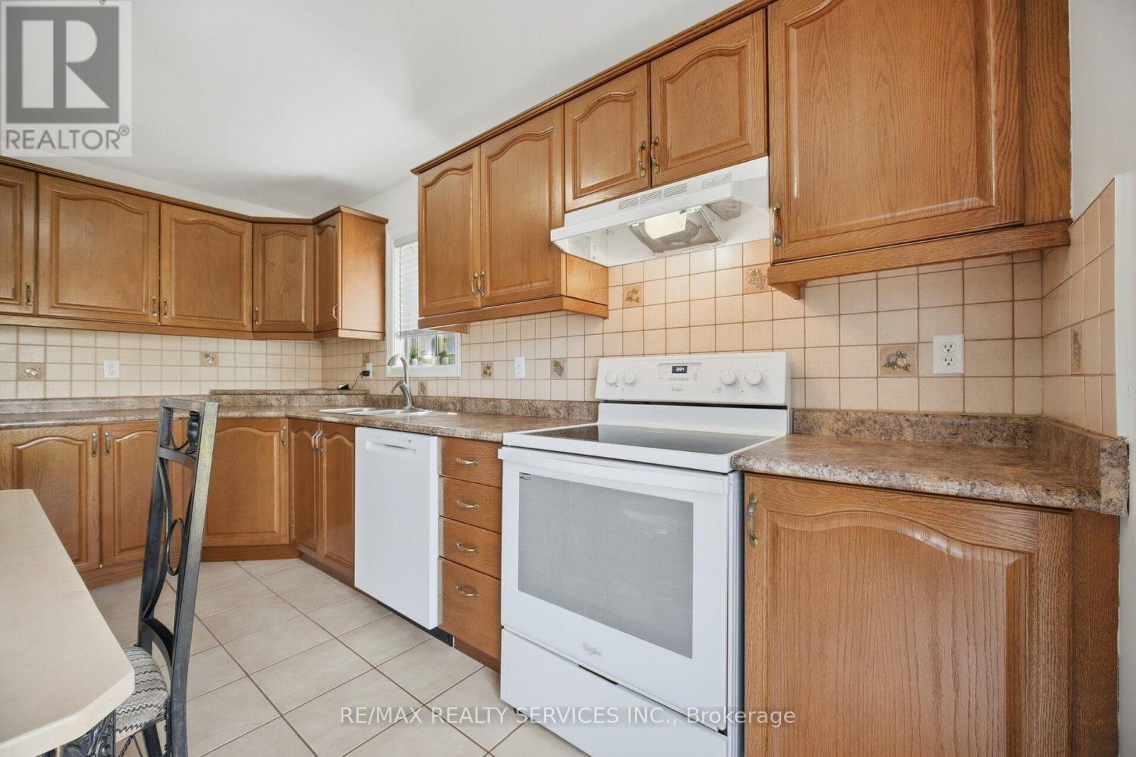 30 Maple Beach Crescent, Brampton, Ontario  L7A 2T8 - Photo 18 - W13788548