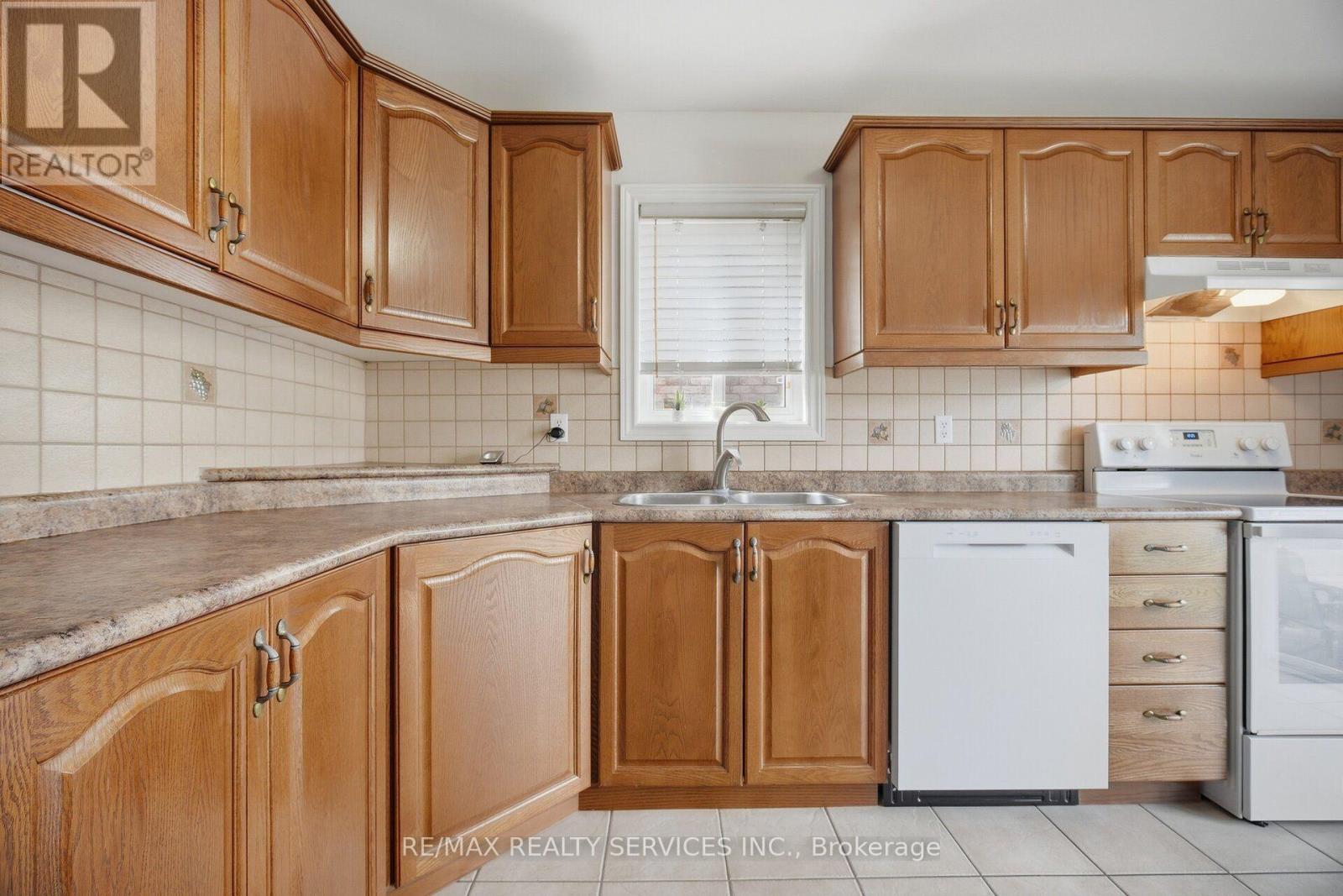 30 Maple Beach Crescent, Brampton, Ontario  L7A 2T8 - Photo 19 - W13788548