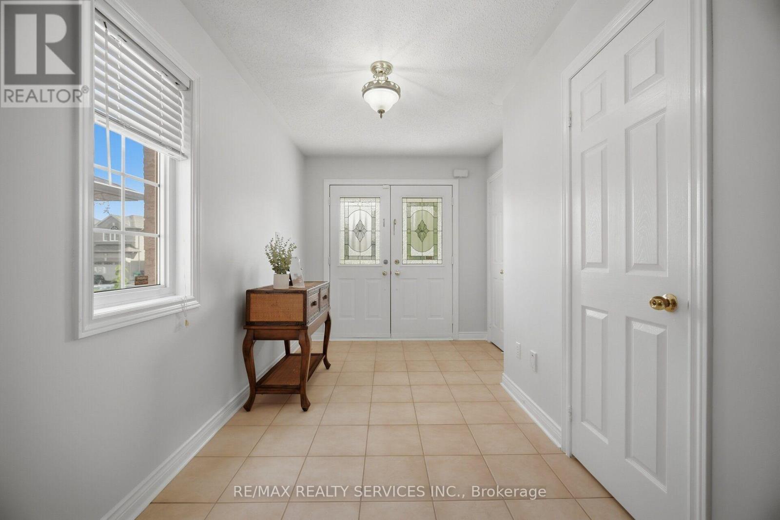 30 Maple Beach Crescent, Brampton, Ontario  L7A 2T8 - Photo 6 - W13788548