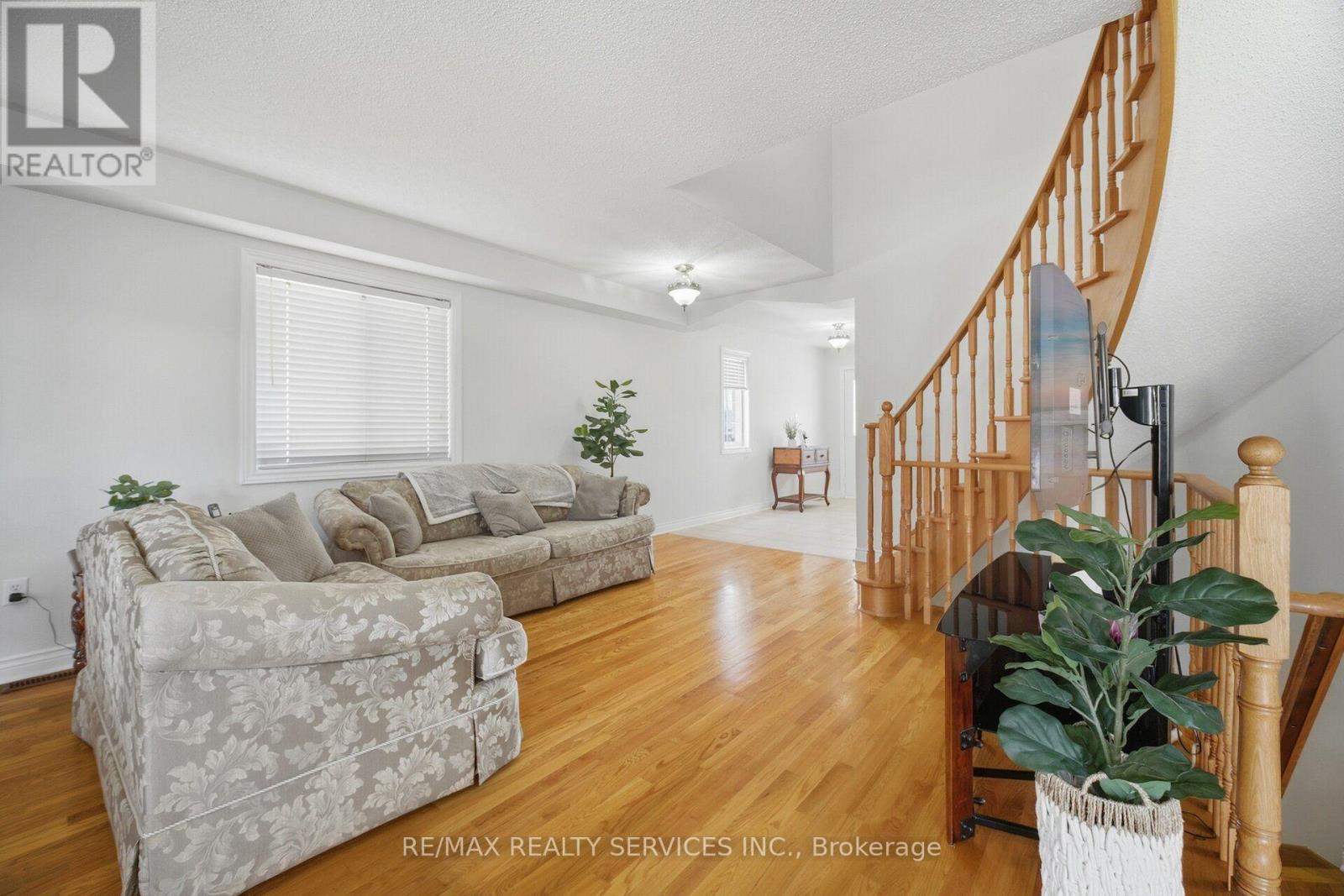 30 Maple Beach Crescent, Brampton, Ontario  L7A 2T8 - Photo 8 - W13788548