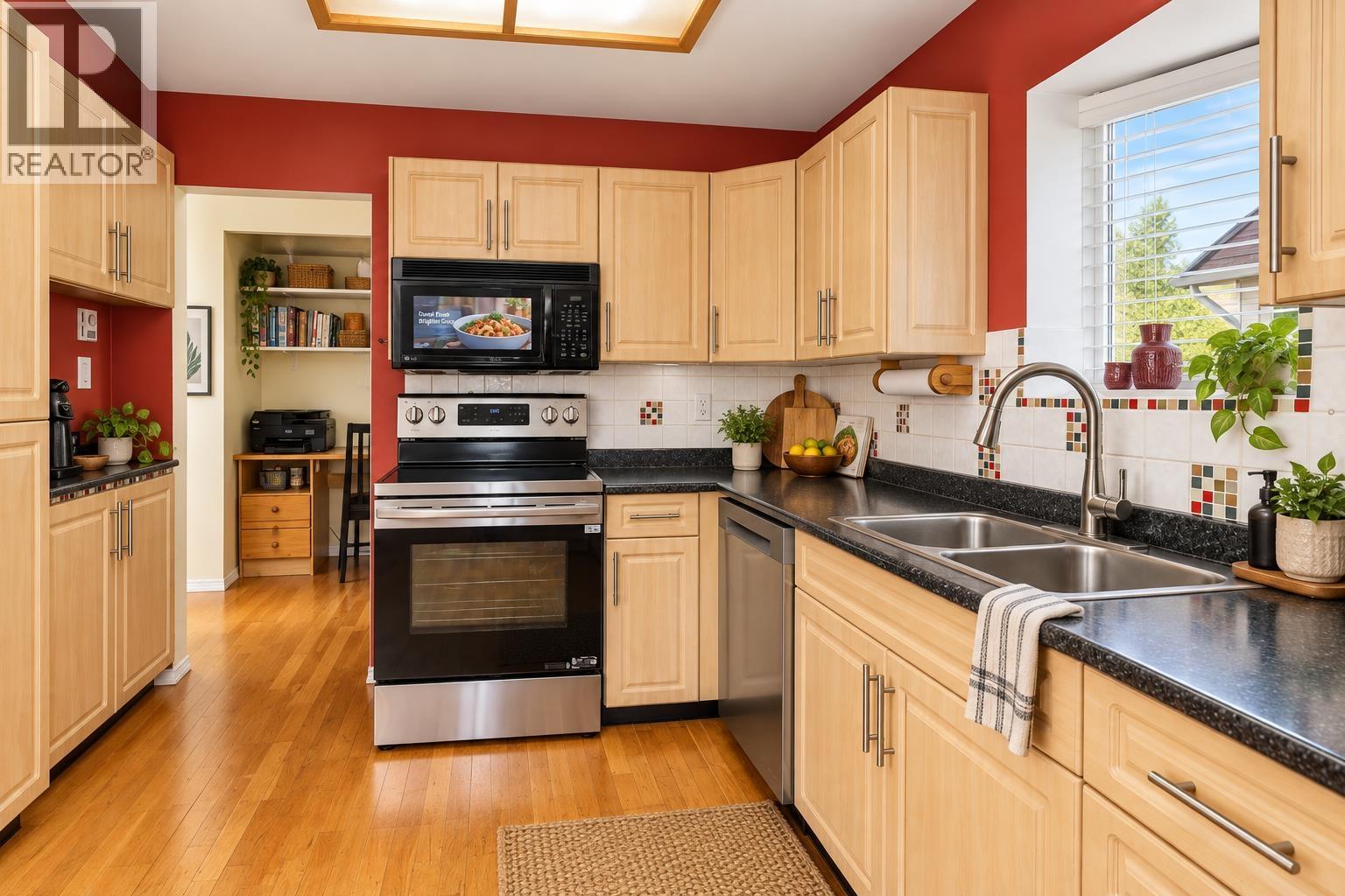 406 1215 Lansdowne Drive, Coquitlam, British Columbia  V3E 2P2 - Photo 11 - R3165847