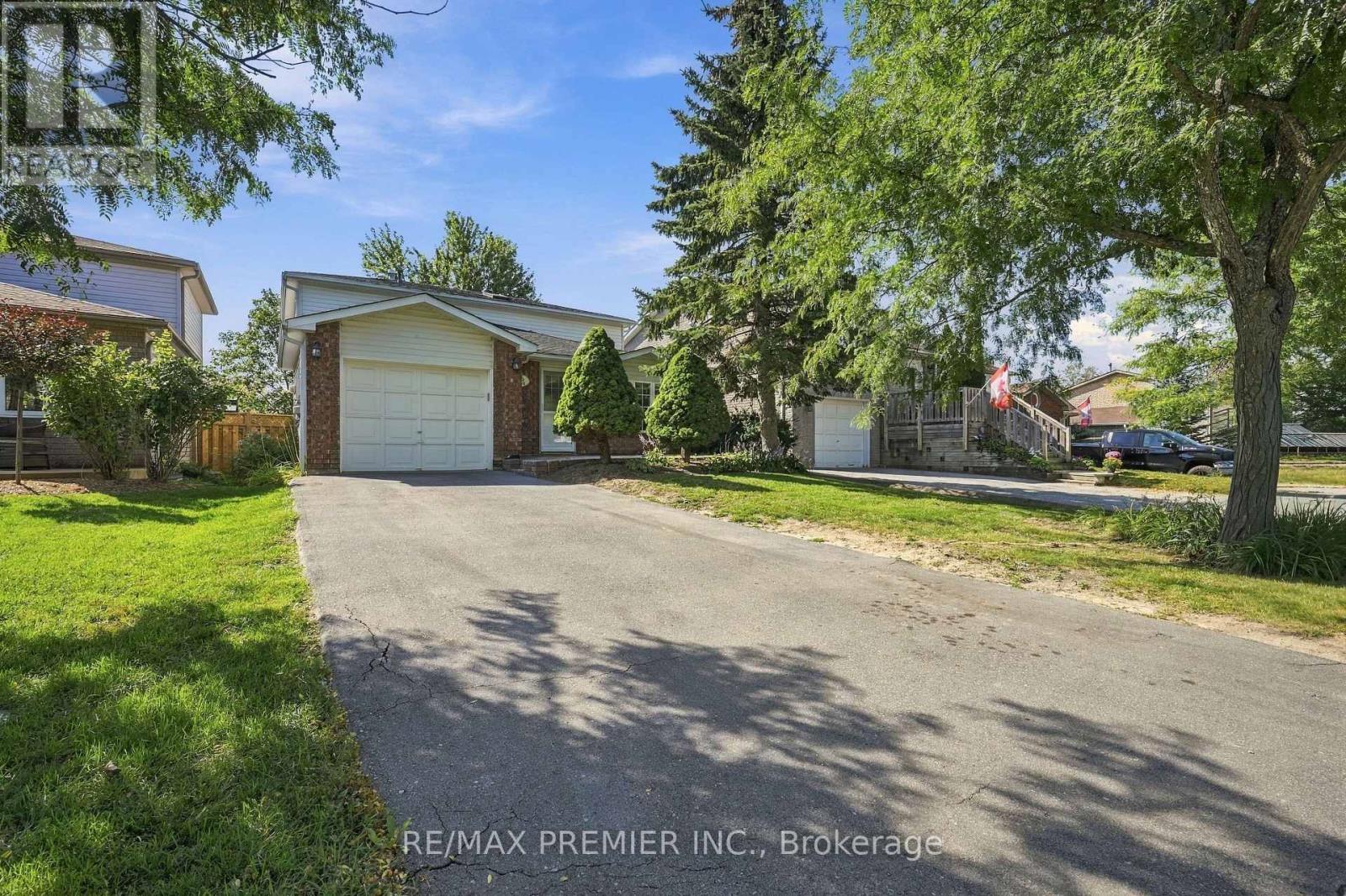 54 Hersey Crescent N, Barrie, Ontario  L4N 8R2 - Photo 2 - S13788562
