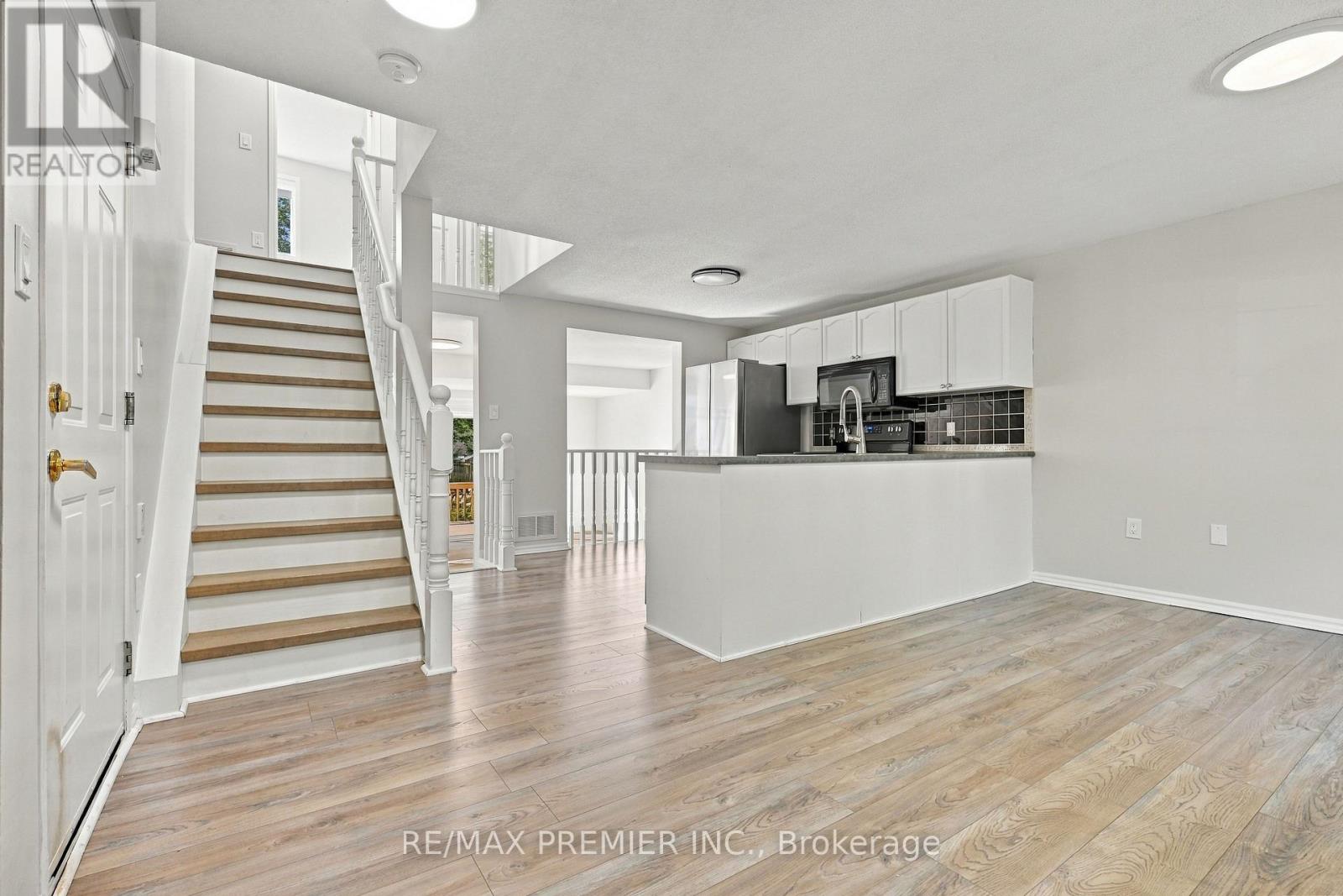 54 Hersey Crescent N, Barrie, Ontario  L4N 8R2 - Photo 5 - S13788562