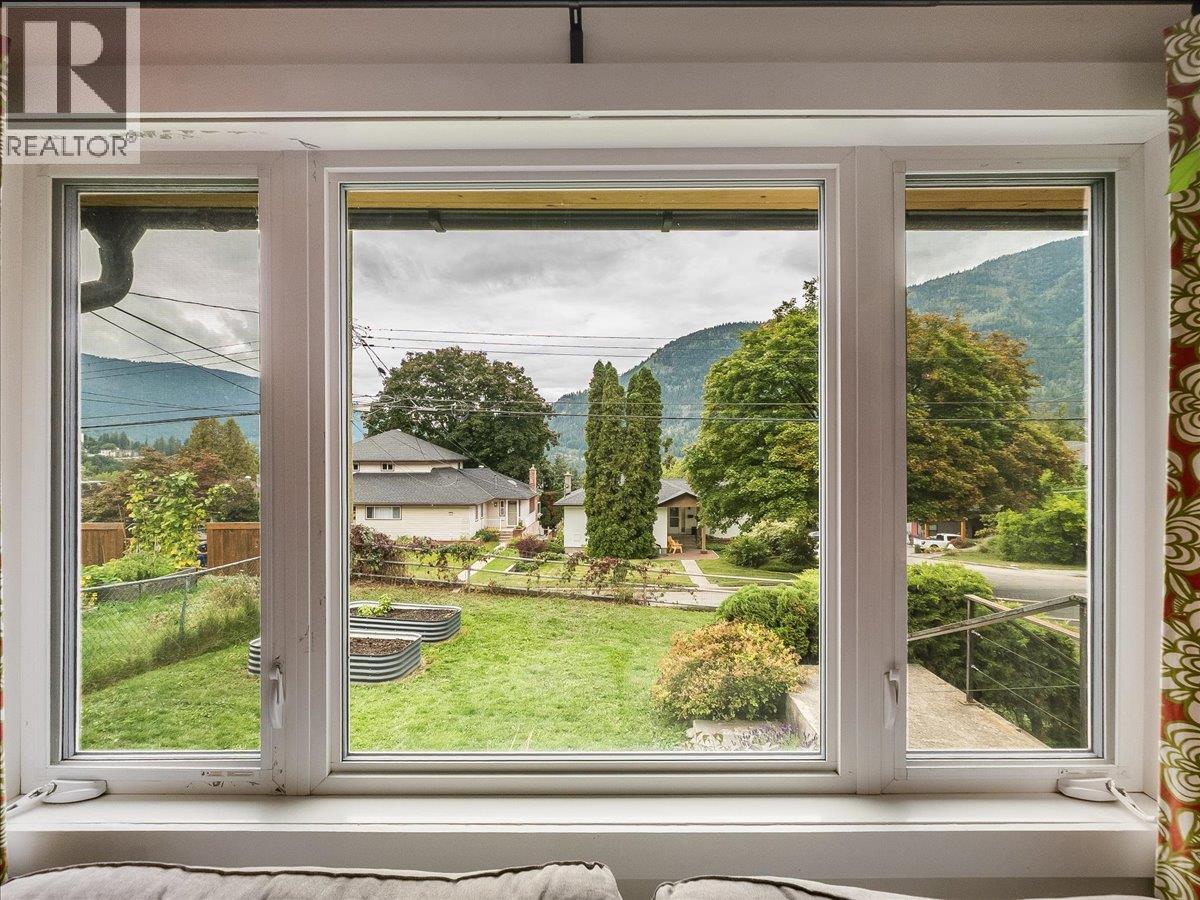 622 Eighth Street, Nelson, British Columbia  V1L 3A7 - Photo 9 - 10400934