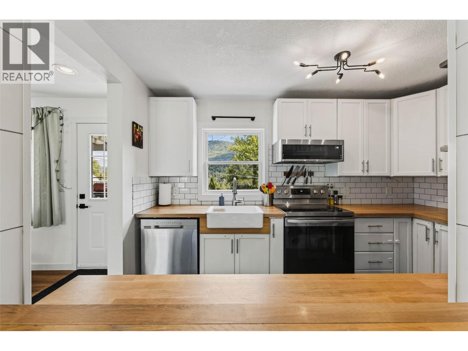 660 Dickens Street, Warfield, British Columbia  V1R 2B6 - Photo 15 - 10400675