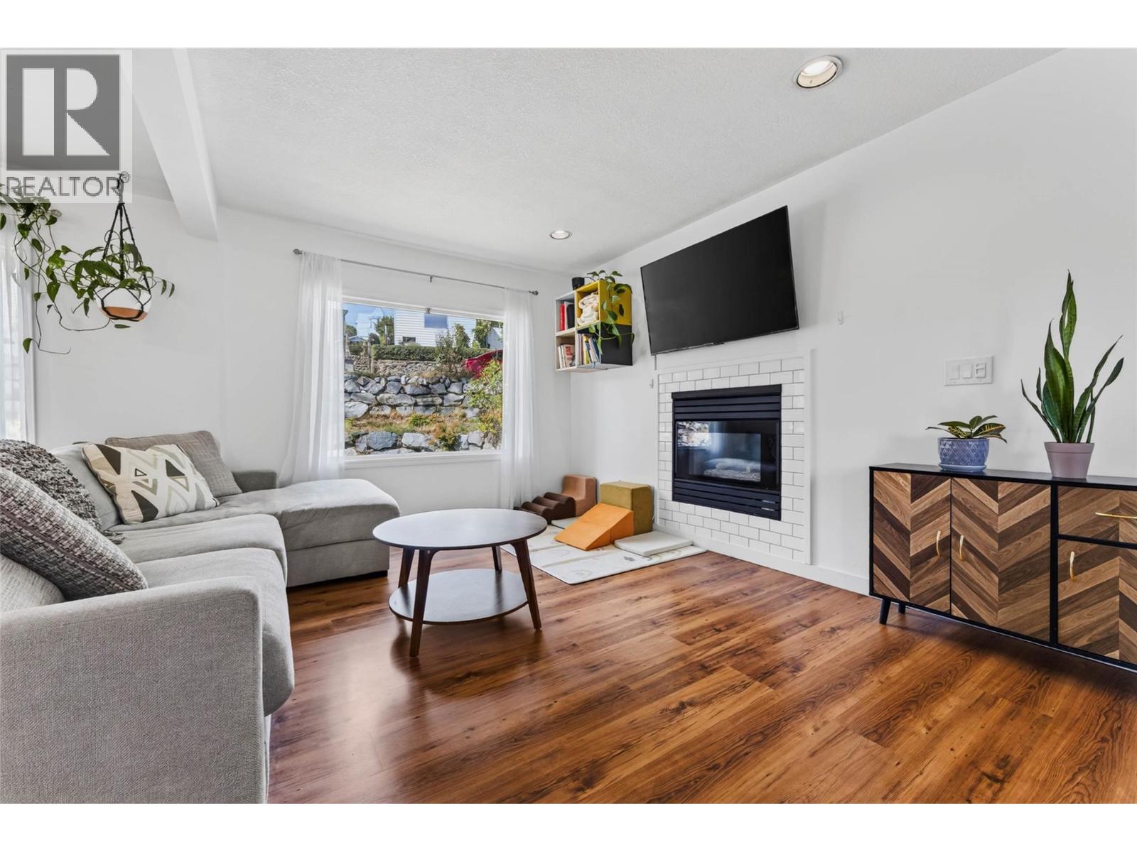 660 Dickens Street, Warfield, British Columbia  V1R 2B6 - Photo 8 - 10400675