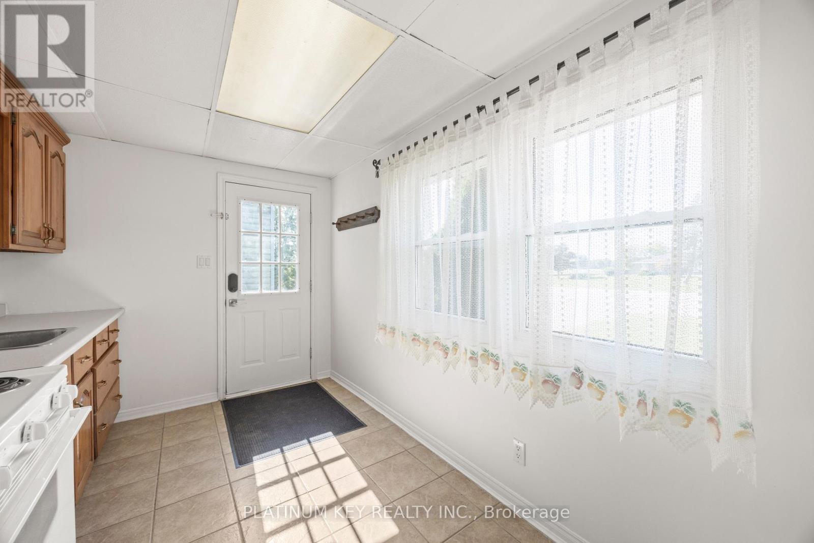 2731 Longwoods Road, Southwest Middlesex, Ontario  N0L 2N0 - Photo 39 - X13788660