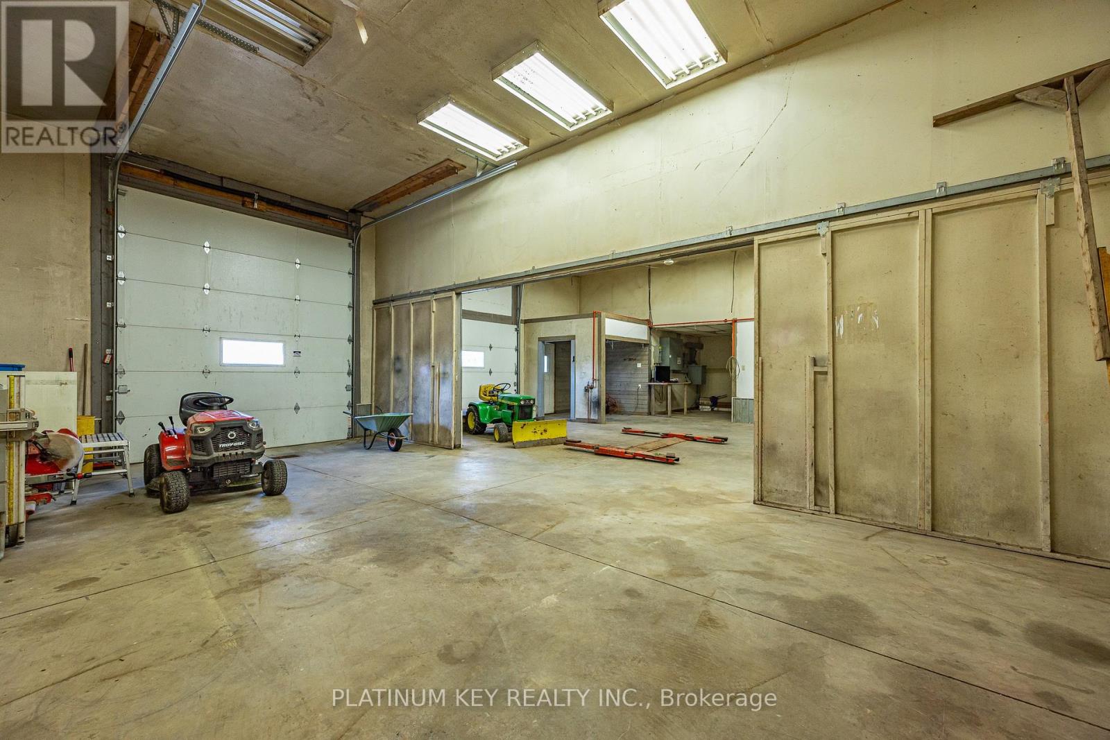 2731 Longwoods Road, Southwest Middlesex, Ontario  N0L 2N0 - Photo 46 - X13788660
