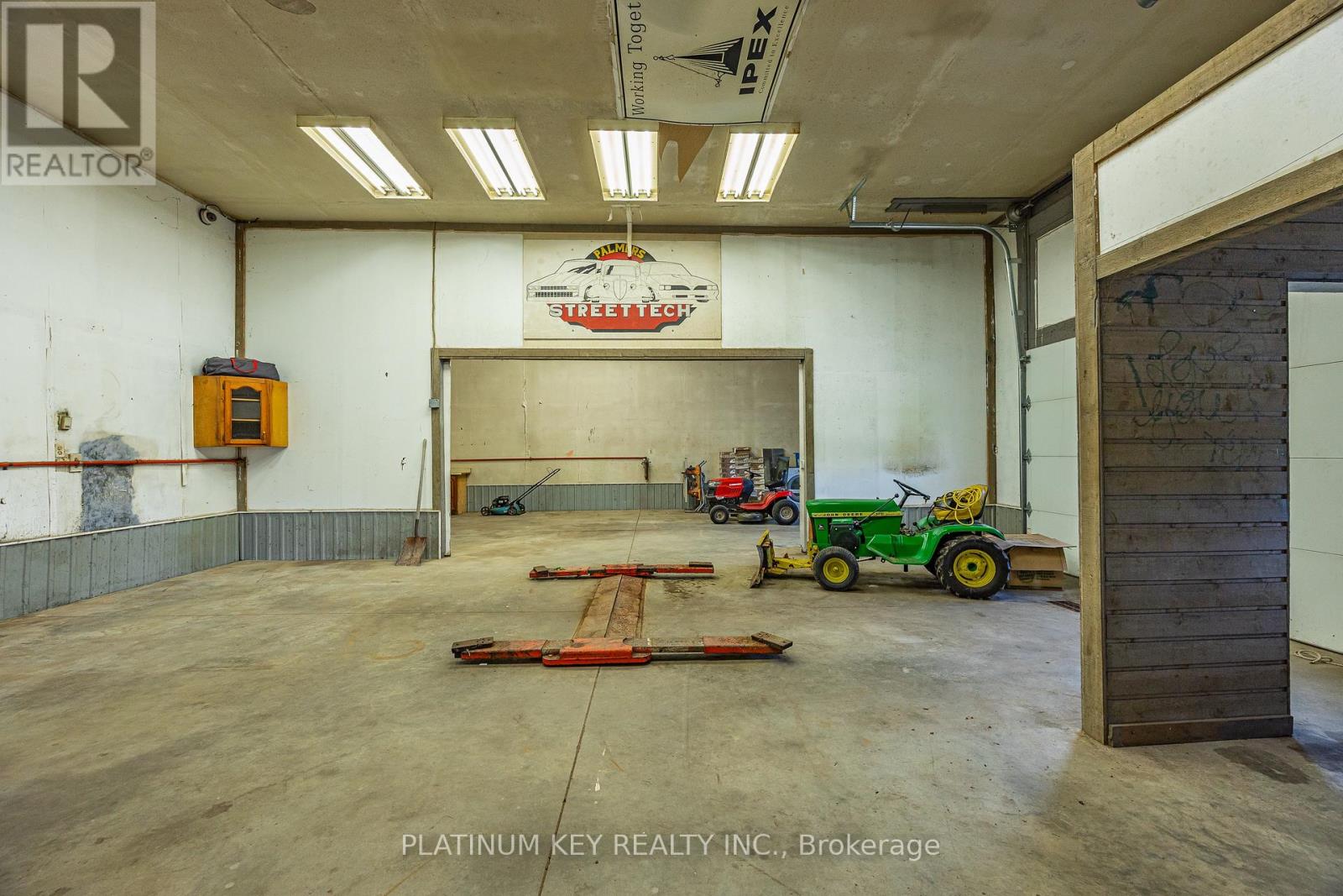 2731 Longwoods Road, Southwest Middlesex, Ontario  N0L 2N0 - Photo 47 - X13788660