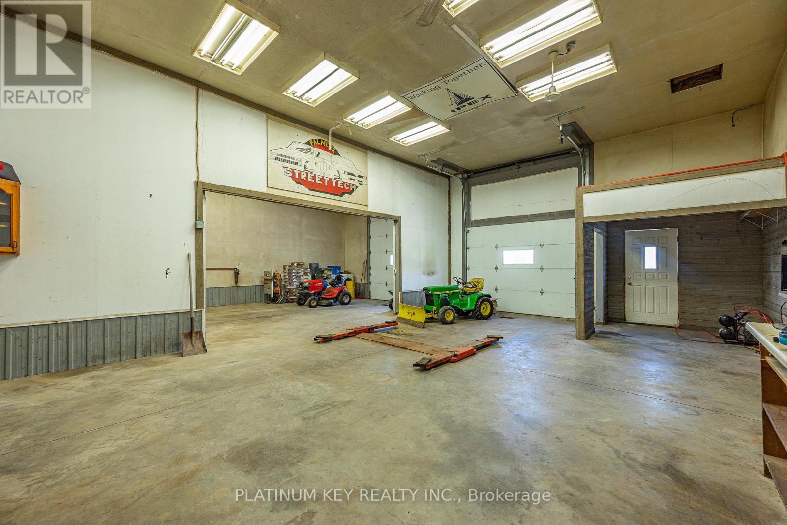 2731 Longwoods Road, Southwest Middlesex, Ontario  N0L 2N0 - Photo 48 - X13788660