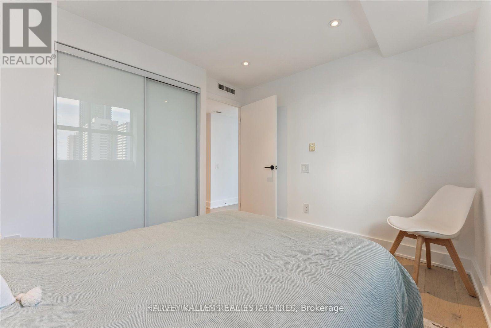 Ph03 - 409 Bloor Street W, Toronto, Ontario M4W 1H7 - Photo 25 - C13788596