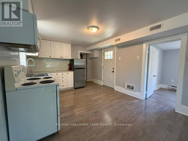 70 High Street, Barrie (Queen's Park), Ontario  L4N 1W4 - Photo 2 - S13788652