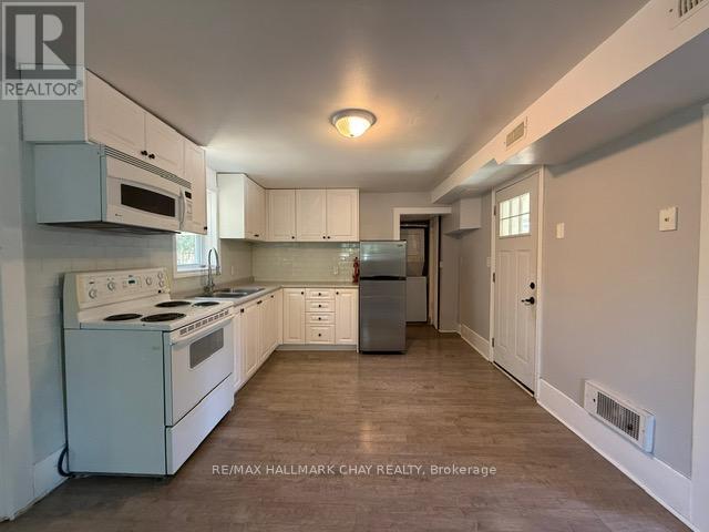 70 High Street, Barrie (Queen's Park), Ontario  L4N 1W4 - Photo 3 - S13788652