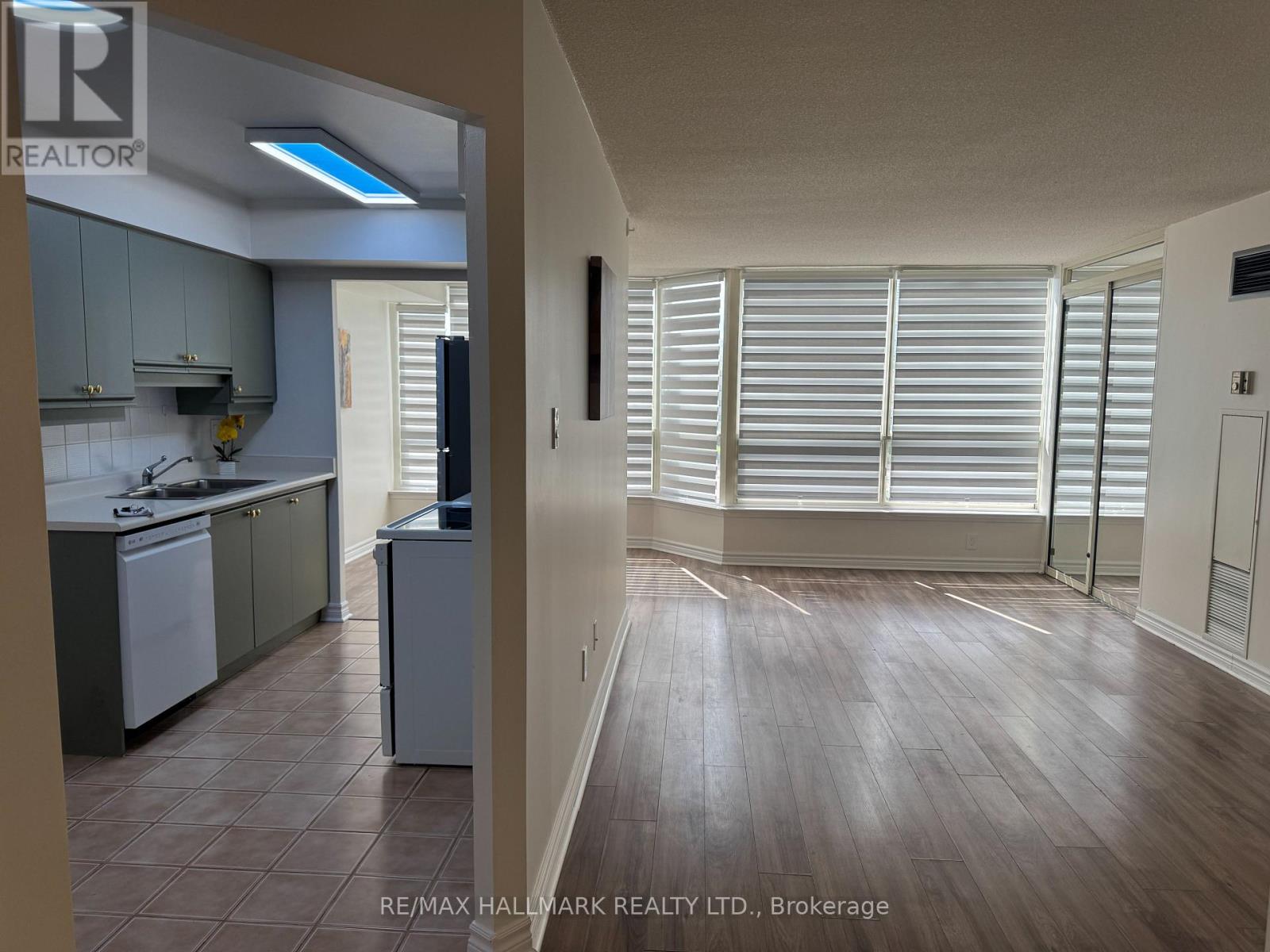 501 - 55 Elm Drive W, Mississauga, Ontario L5B 3Z3 - Photo 4 - W13788628