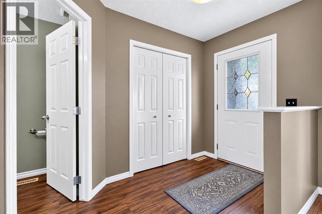 11 Saddlebrook Mews Ne, Calgary, Alberta  T3J 0B3 - Photo 3 - A2341899