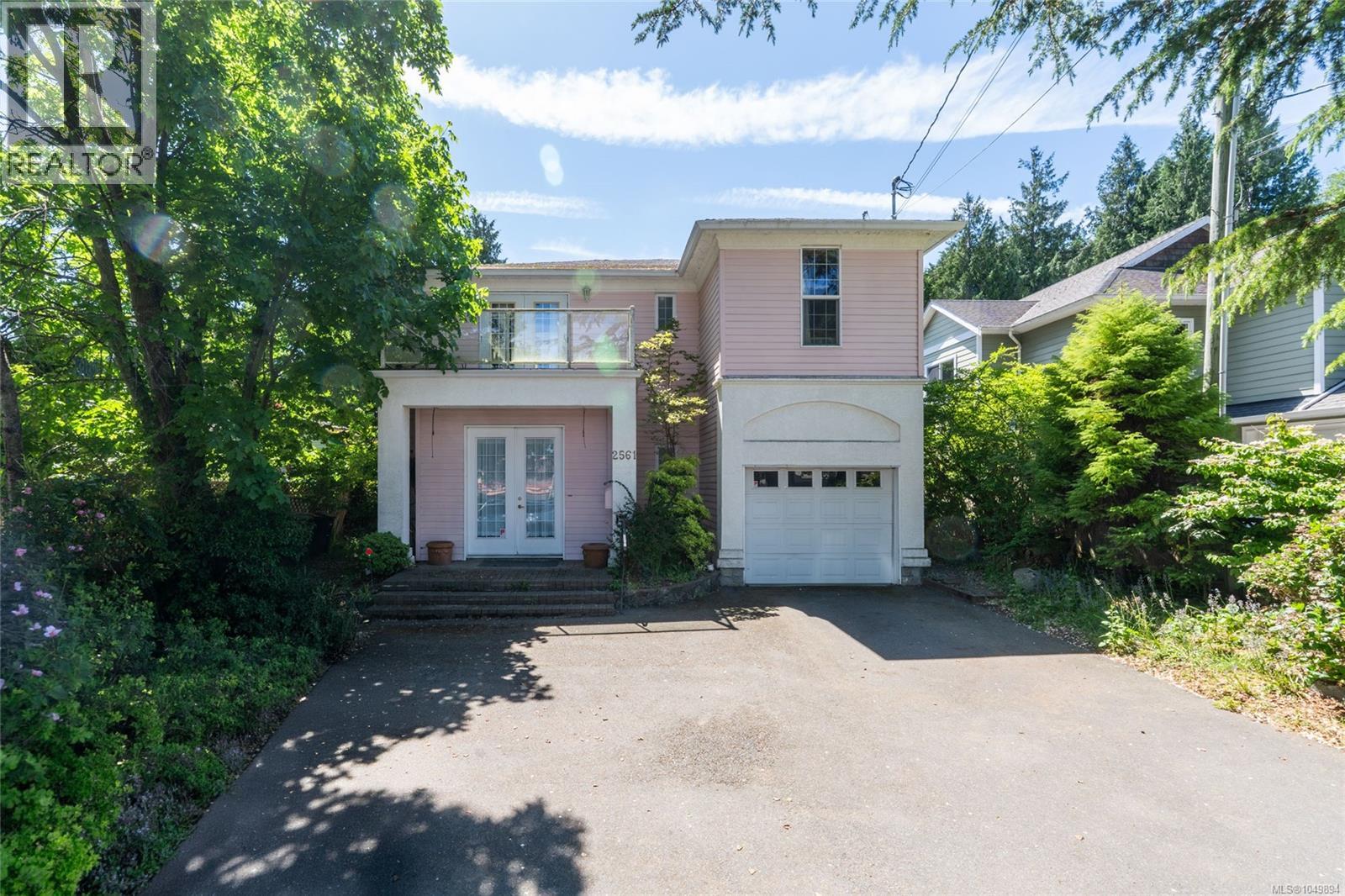 2561 Sinclair Rd, Saanich, British Columbia  V8N 1B7 - Photo 3 - 1049894