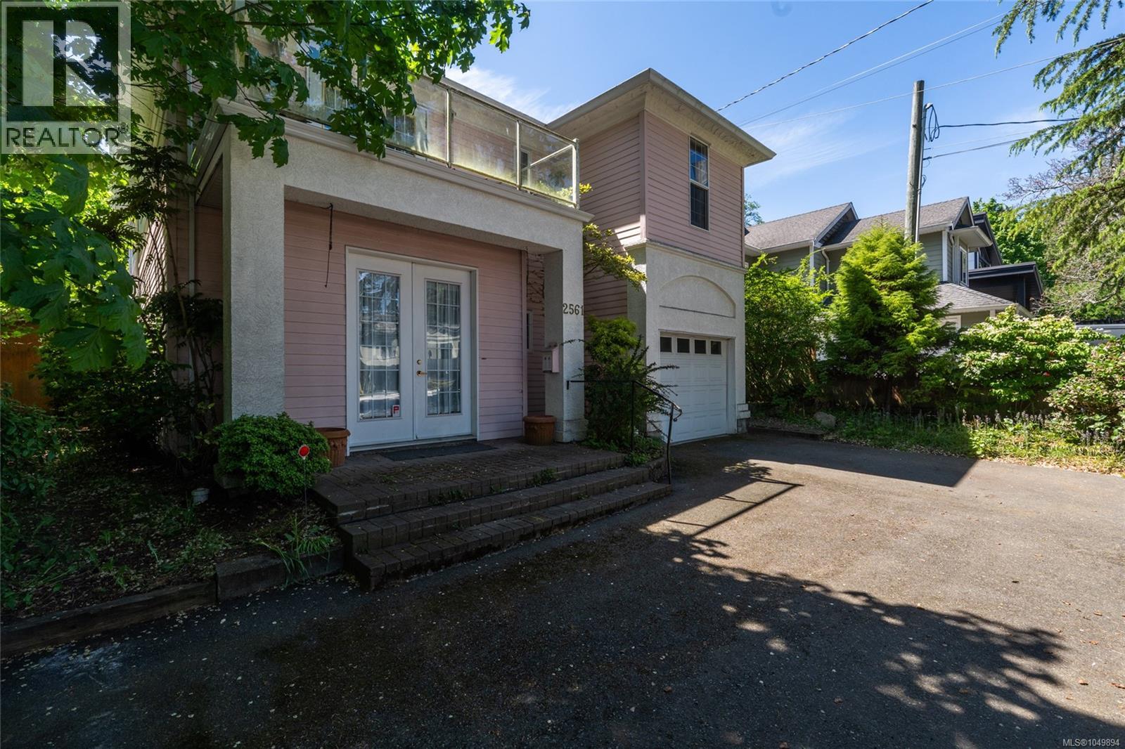 2561 Sinclair Rd, Saanich, British Columbia  V8N 1B7 - Photo 9 - 1049894