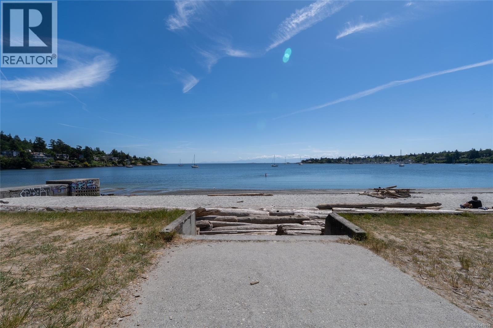 2561 Sinclair Rd, Saanich, British Columbia  V8N 1B7 - Photo 5 - 1049894