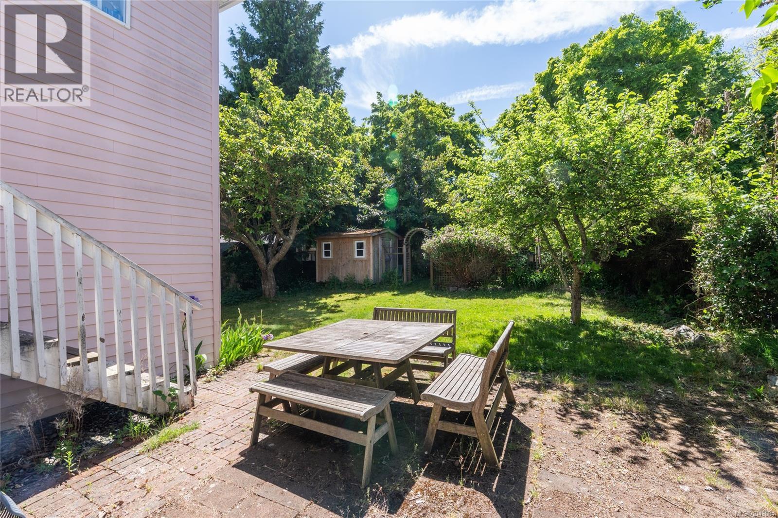 2561 Sinclair Rd, Saanich, British Columbia  V8N 1B7 - Photo 13 - 1049894