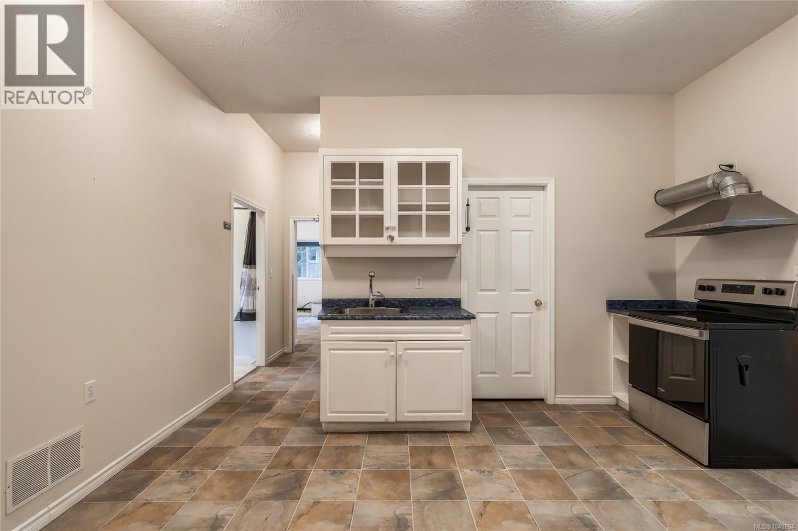 2561 Sinclair Rd, Saanich, British Columbia  V8N 1B7 - Photo 17 - 1049894