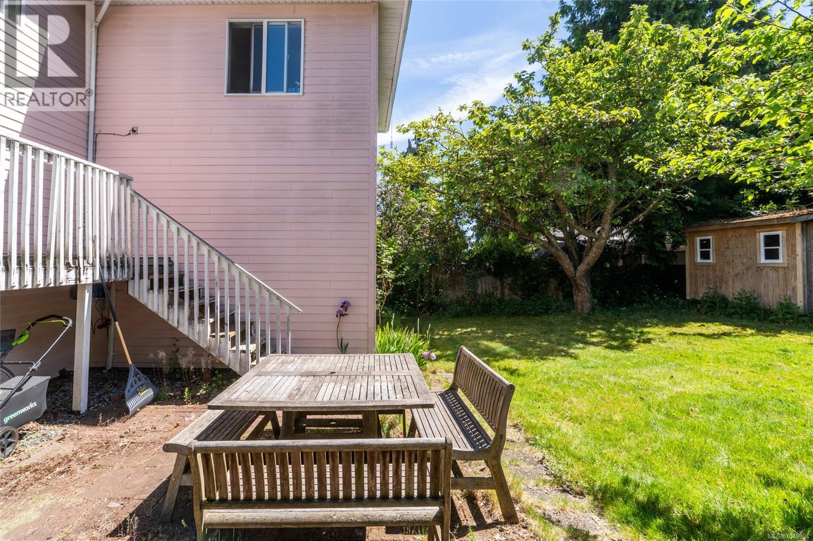 2561 Sinclair Rd, Saanich, British Columbia  V8N 1B7 - Photo 12 - 1049894