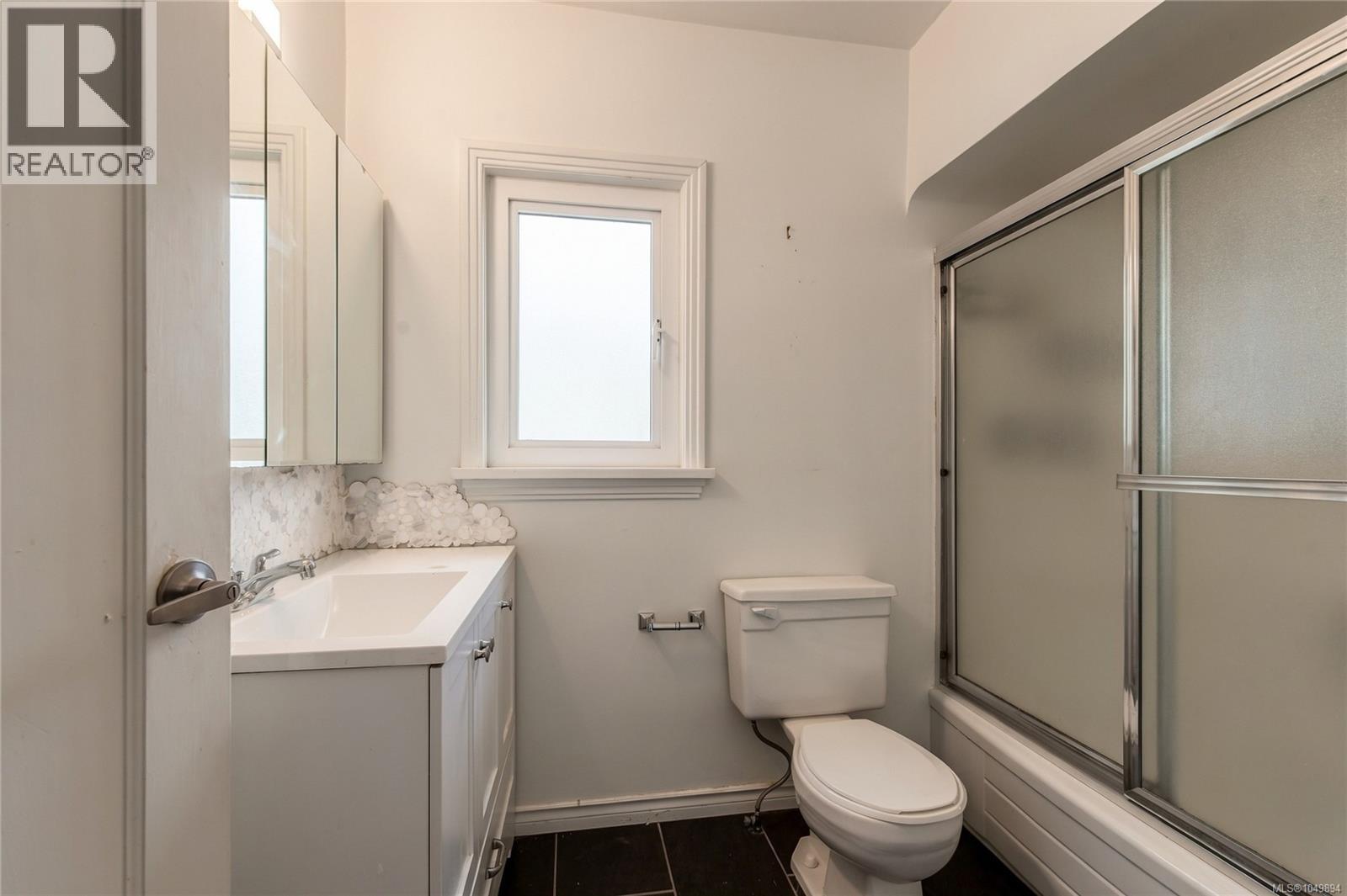 2561 Sinclair Rd, Saanich, British Columbia  V8N 1B7 - Photo 35 - 1049894