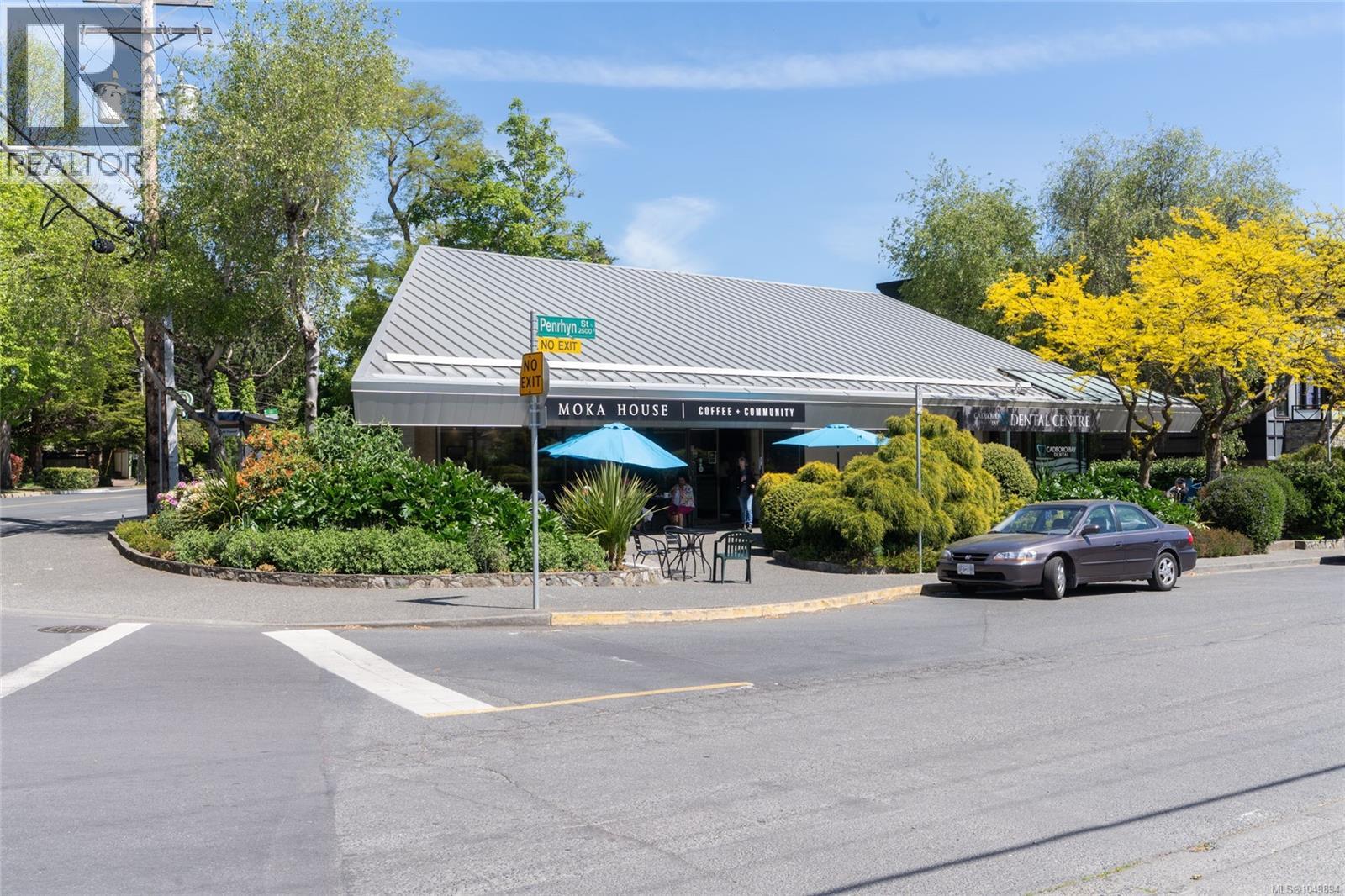 2561 Sinclair Rd, Saanich, British Columbia  V8N 1B7 - Photo 8 - 1049894