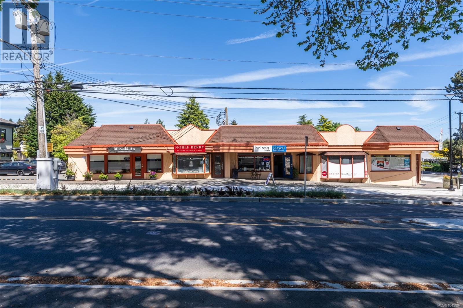 2561 Sinclair Rd, Saanich, British Columbia  V8N 1B7 - Photo 42 - 1049894