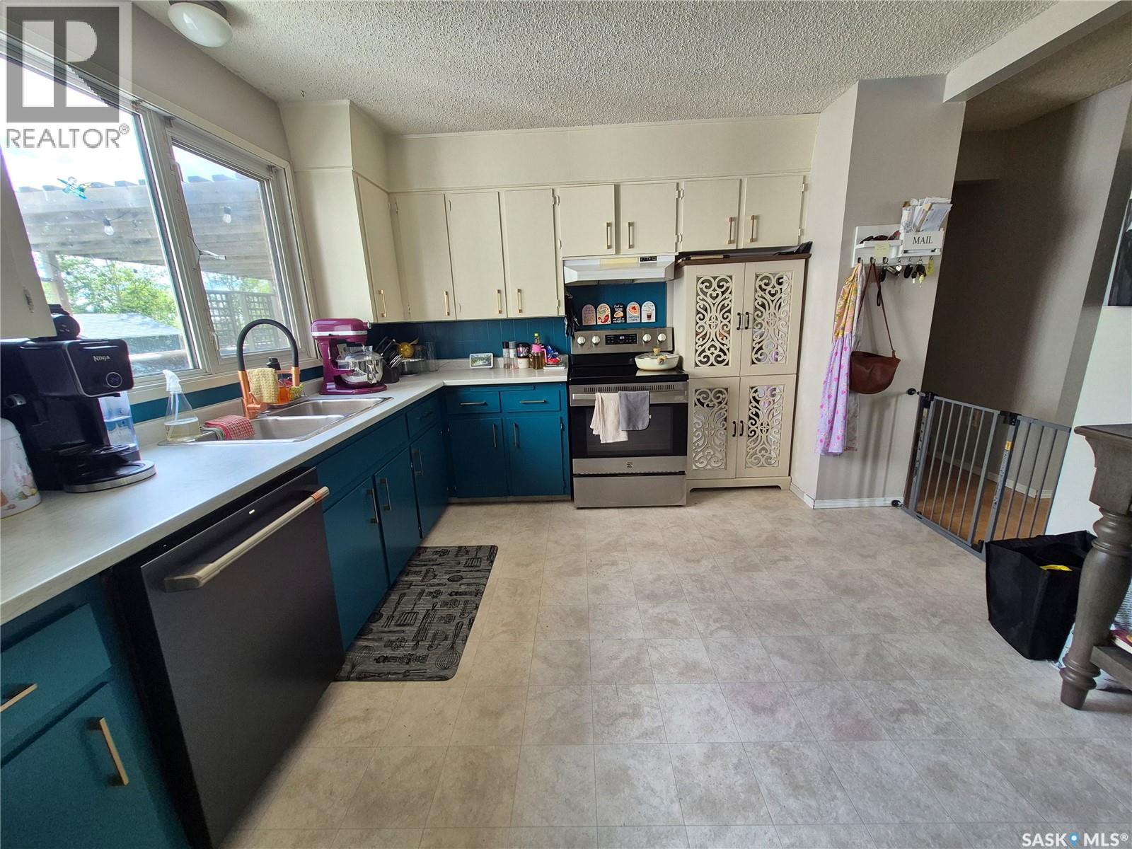 32 Metheral Bay, Weyburn, Saskatchewan  S4H 2M6 - Photo 12 - SK048576