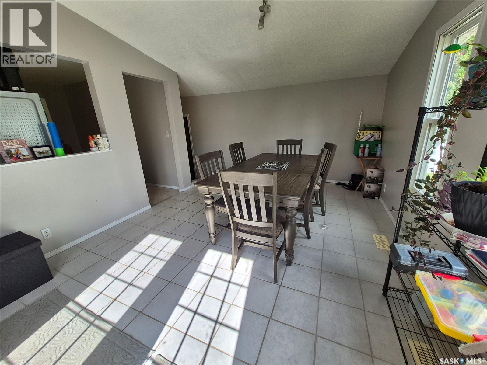 32 Metheral Bay, Weyburn, Saskatchewan  S4H 2M6 - Photo 18 - SK048576