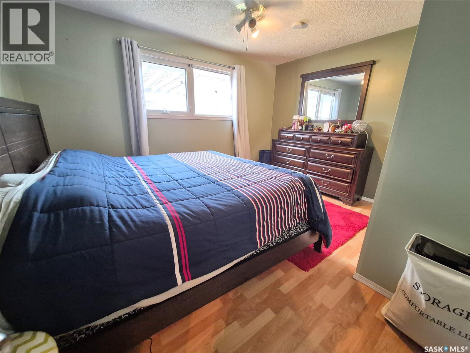 32 Metheral Bay, Weyburn, Saskatchewan  S4H 2M6 - Photo 20 - SK048576