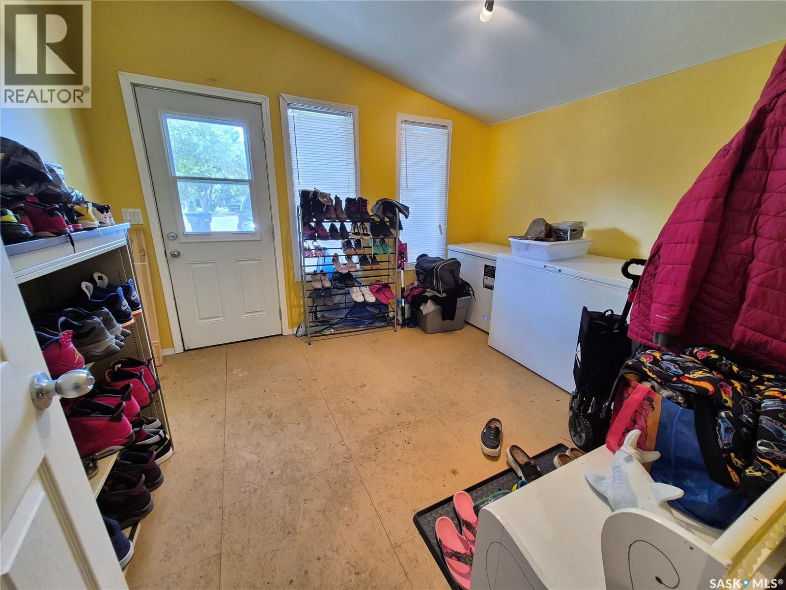 32 Metheral Bay, Weyburn, Saskatchewan  S4H 2M6 - Photo 27 - SK048576