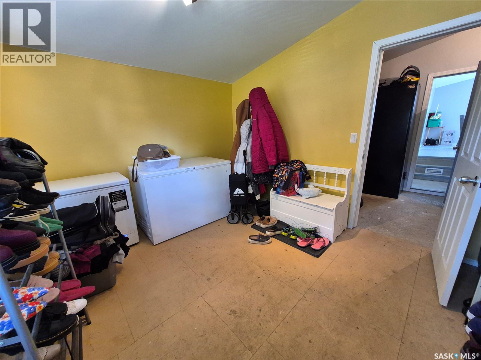 32 Metheral Bay, Weyburn, Saskatchewan  S4H 2M6 - Photo 28 - SK048576
