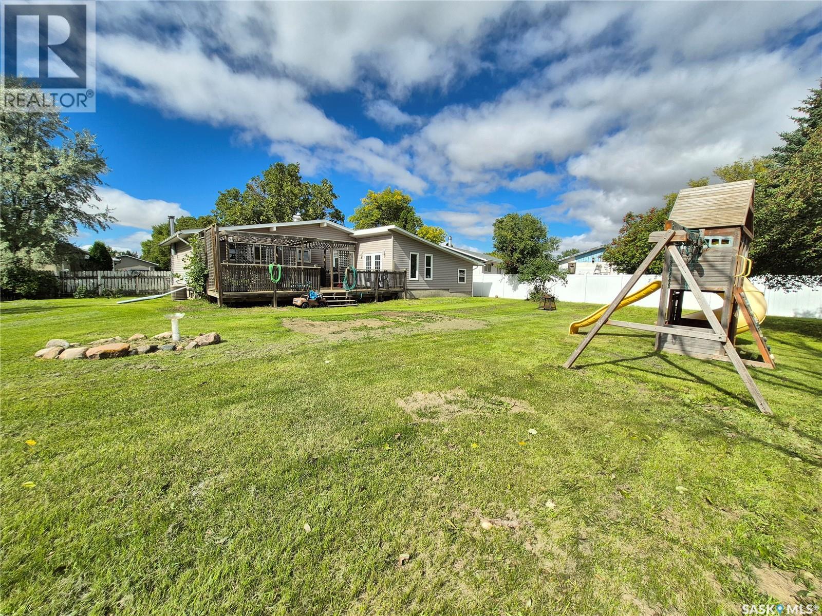 32 Metheral Bay, Weyburn, Saskatchewan  S4H 2M6 - Photo 44 - SK048576