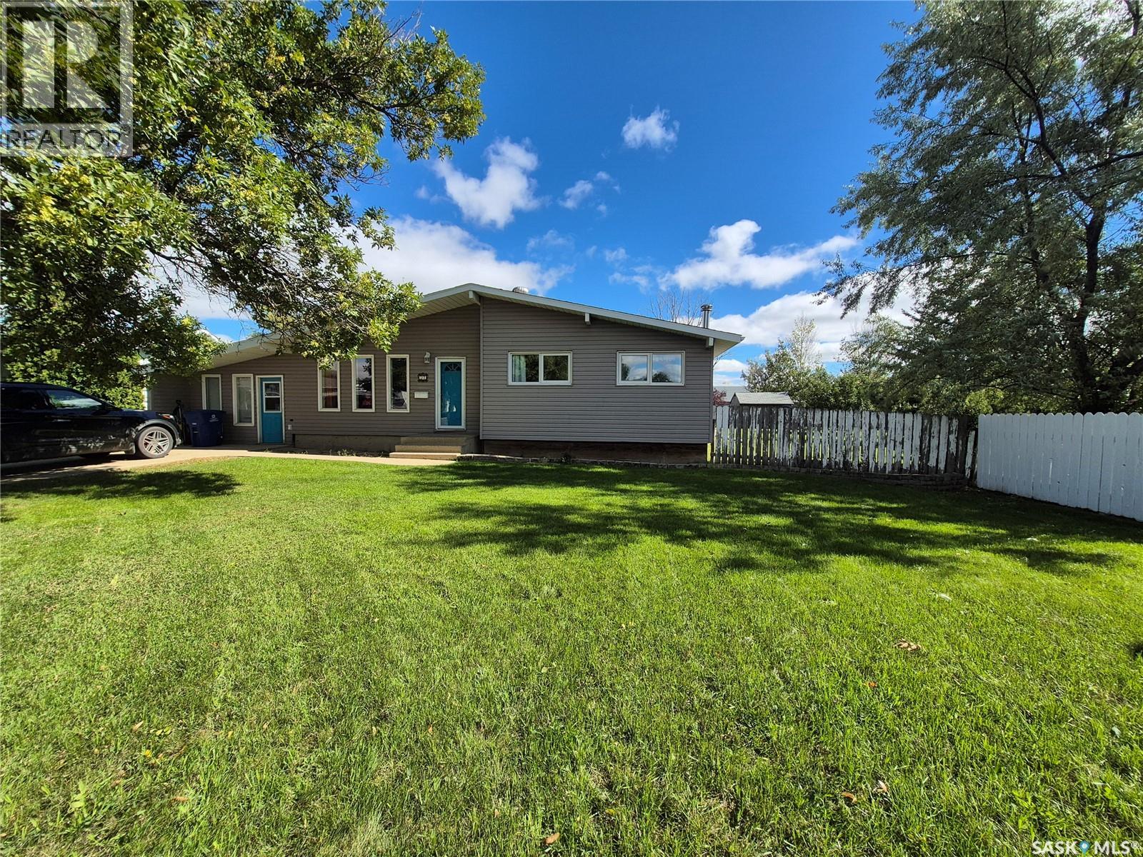 32 Metheral Bay, Weyburn, Saskatchewan  S4H 2M6 - Photo 47 - SK048576