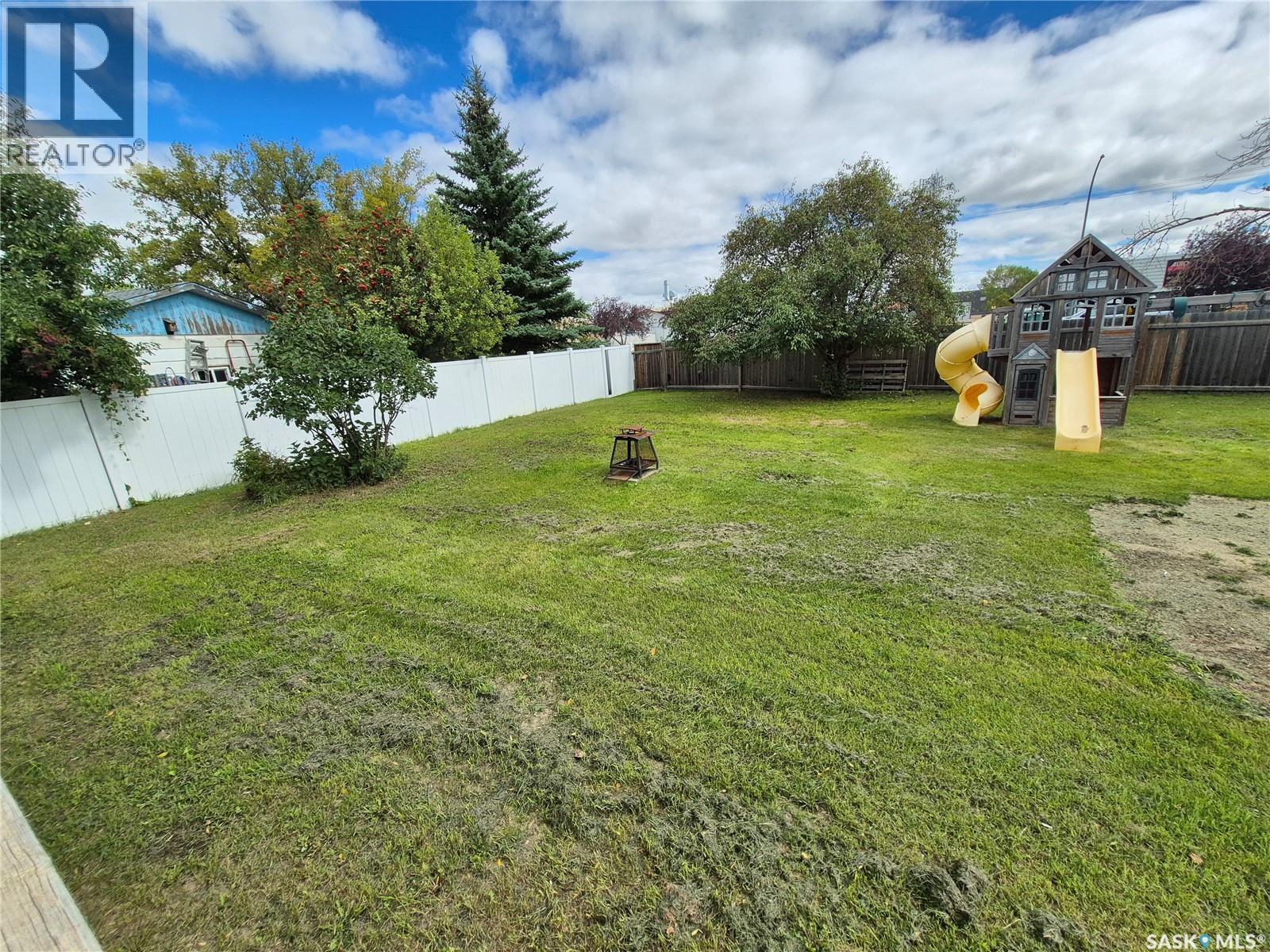 32 Metheral Bay, Weyburn, Saskatchewan  S4H 2M6 - Photo 49 - SK048576