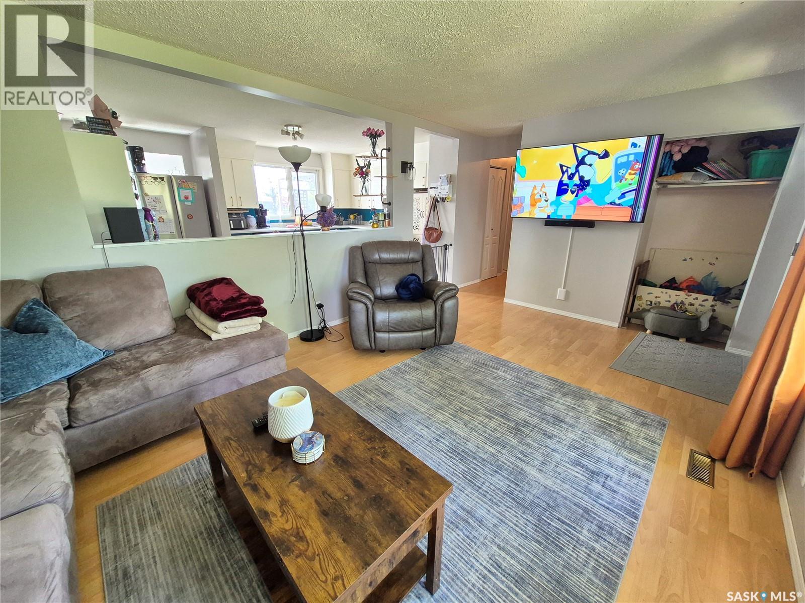 32 Metheral Bay, Weyburn, Saskatchewan  S4H 2M6 - Photo 5 - SK048576