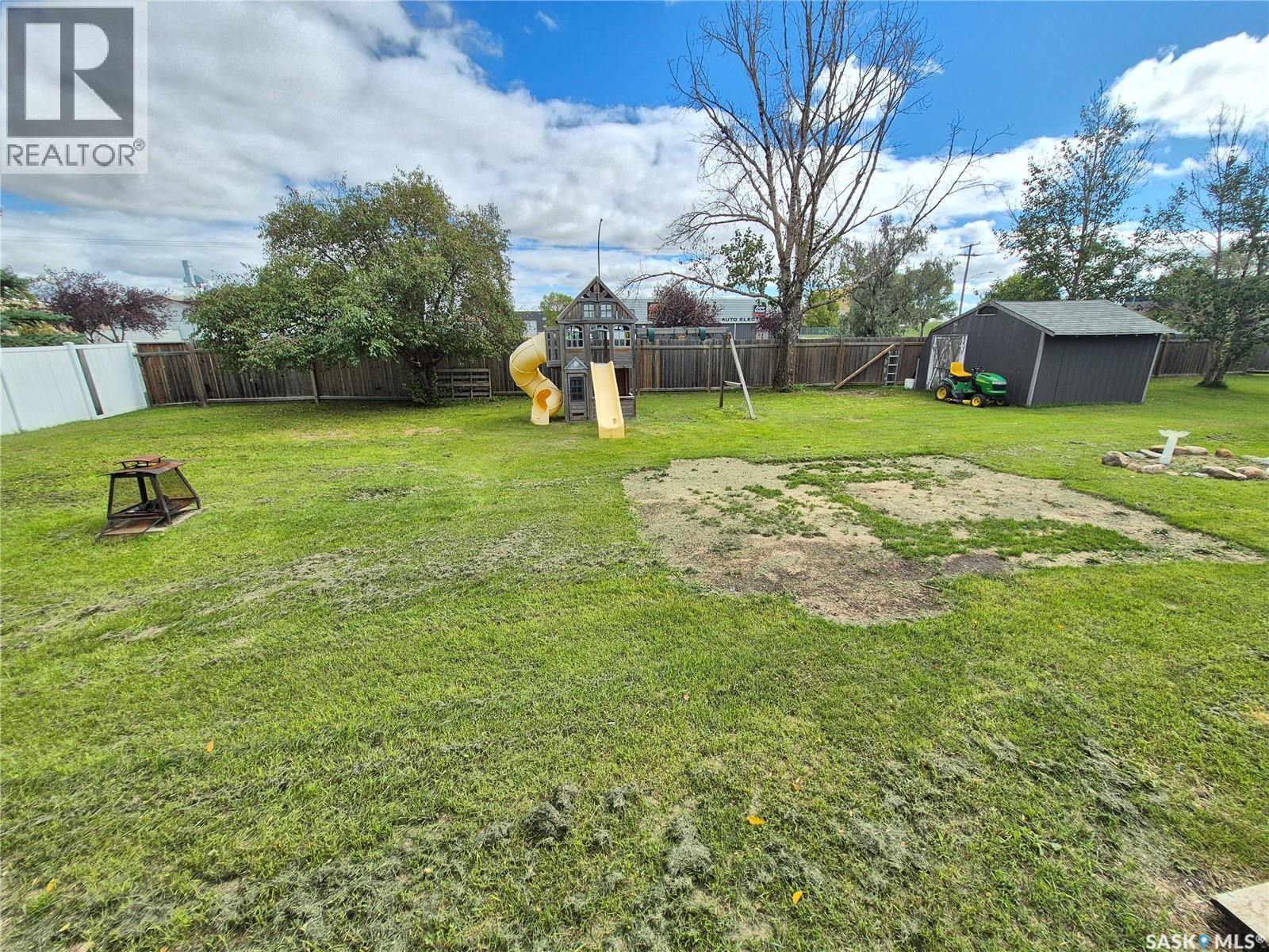32 Metheral Bay, Weyburn, Saskatchewan  S4H 2M6 - Photo 50 - SK048576