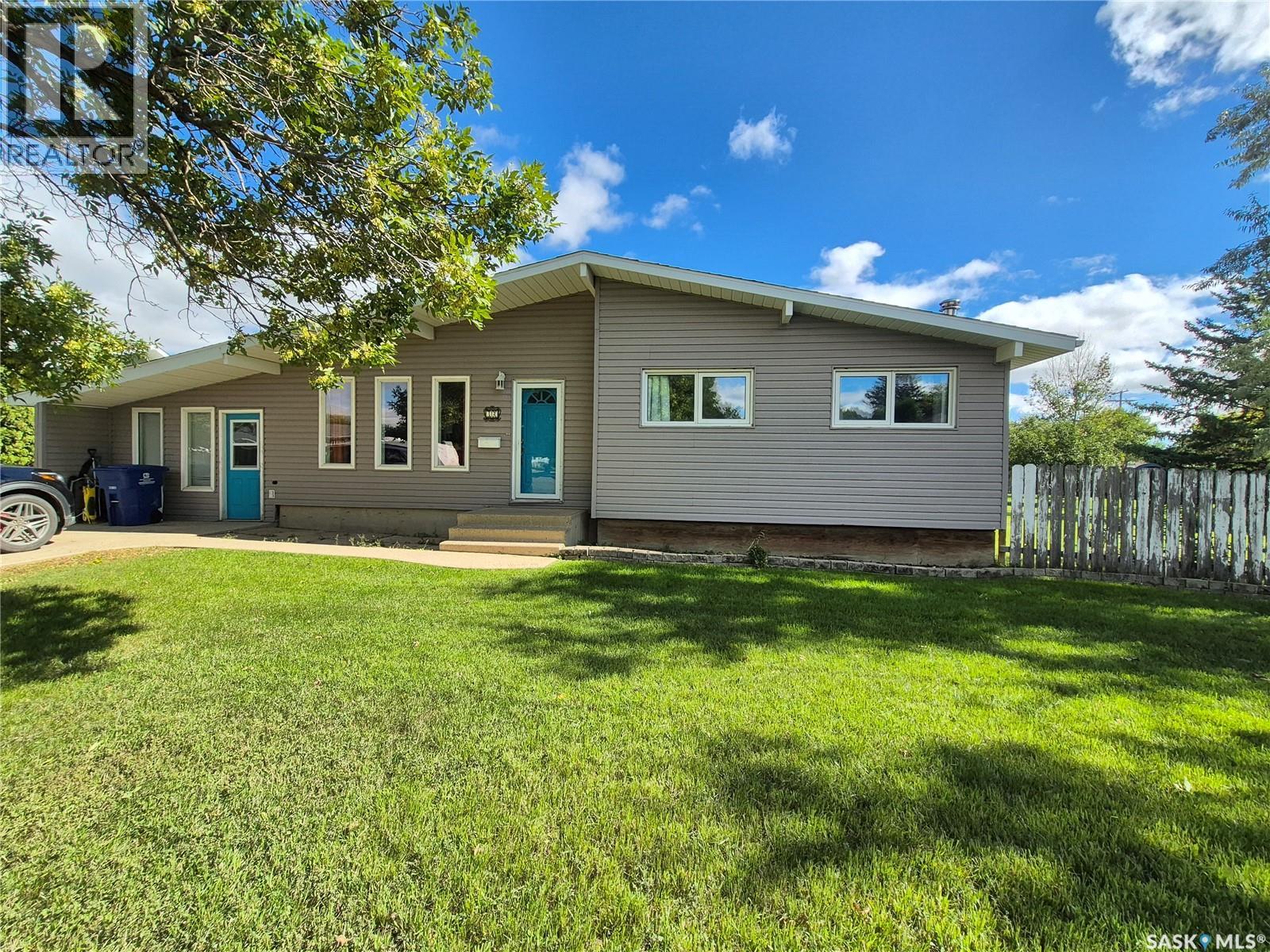 32 Metheral Bay, Weyburn, Saskatchewan  S4H 2M6 - Photo 51 - SK048576