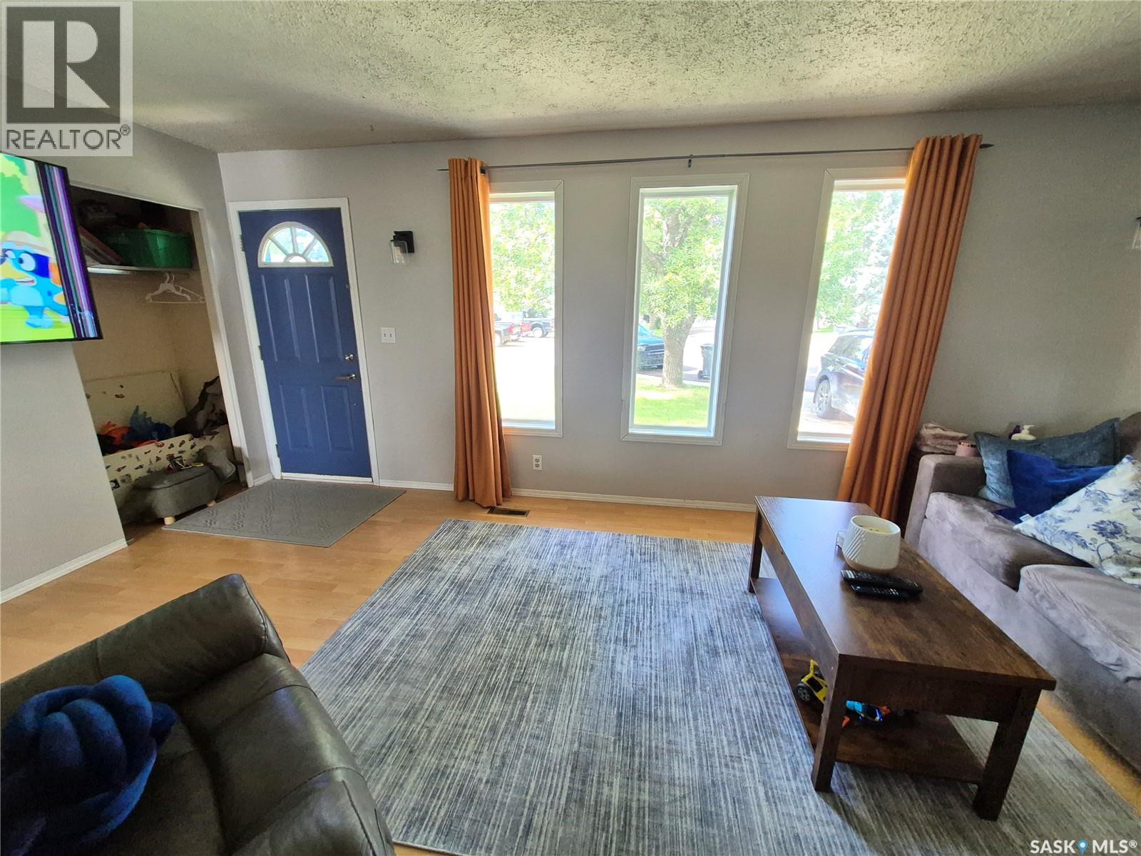 32 Metheral Bay, Weyburn, Saskatchewan  S4H 2M6 - Photo 7 - SK048576
