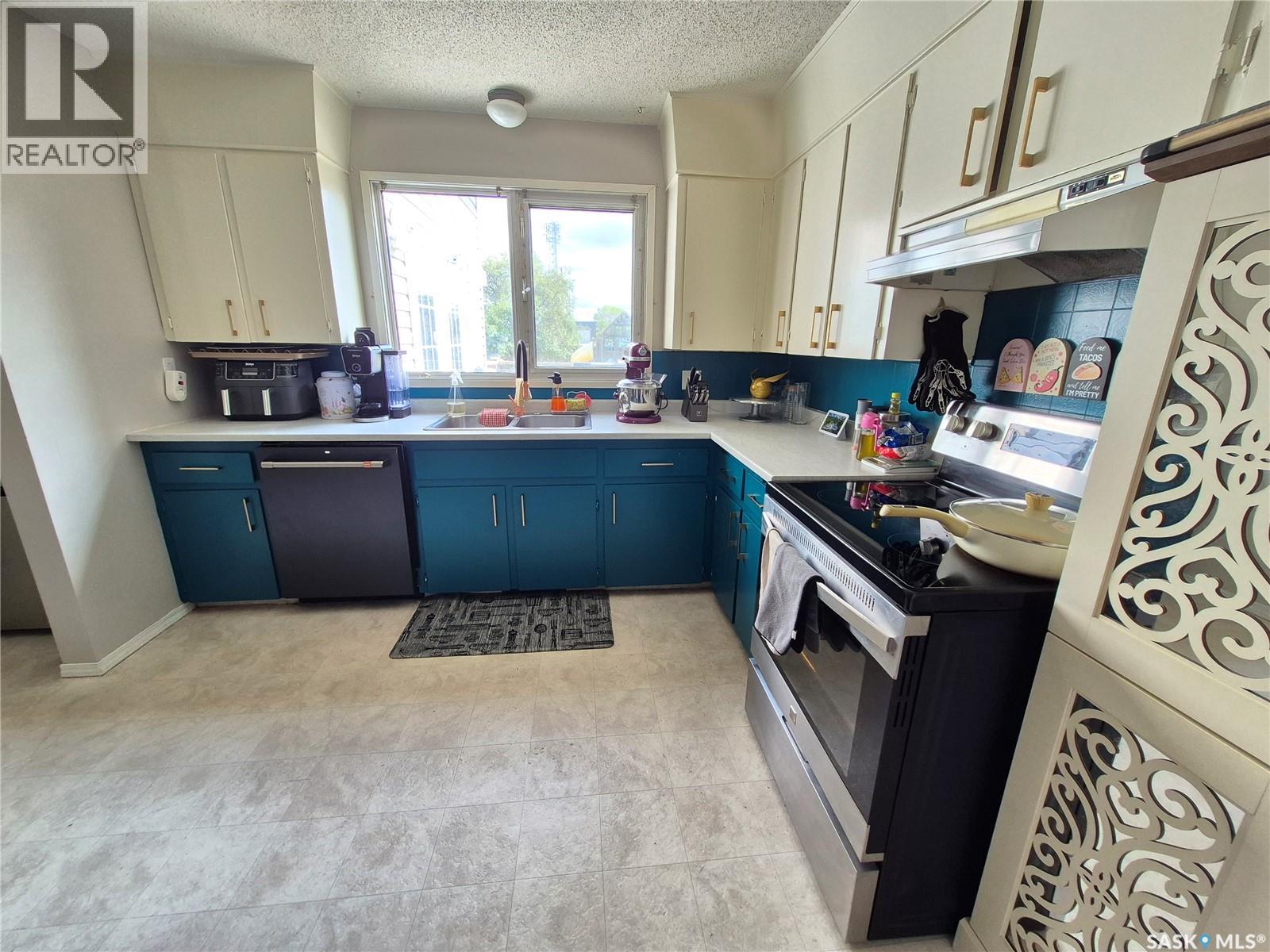 32 Metheral Bay, Weyburn, Saskatchewan  S4H 2M6 - Photo 8 - SK048576