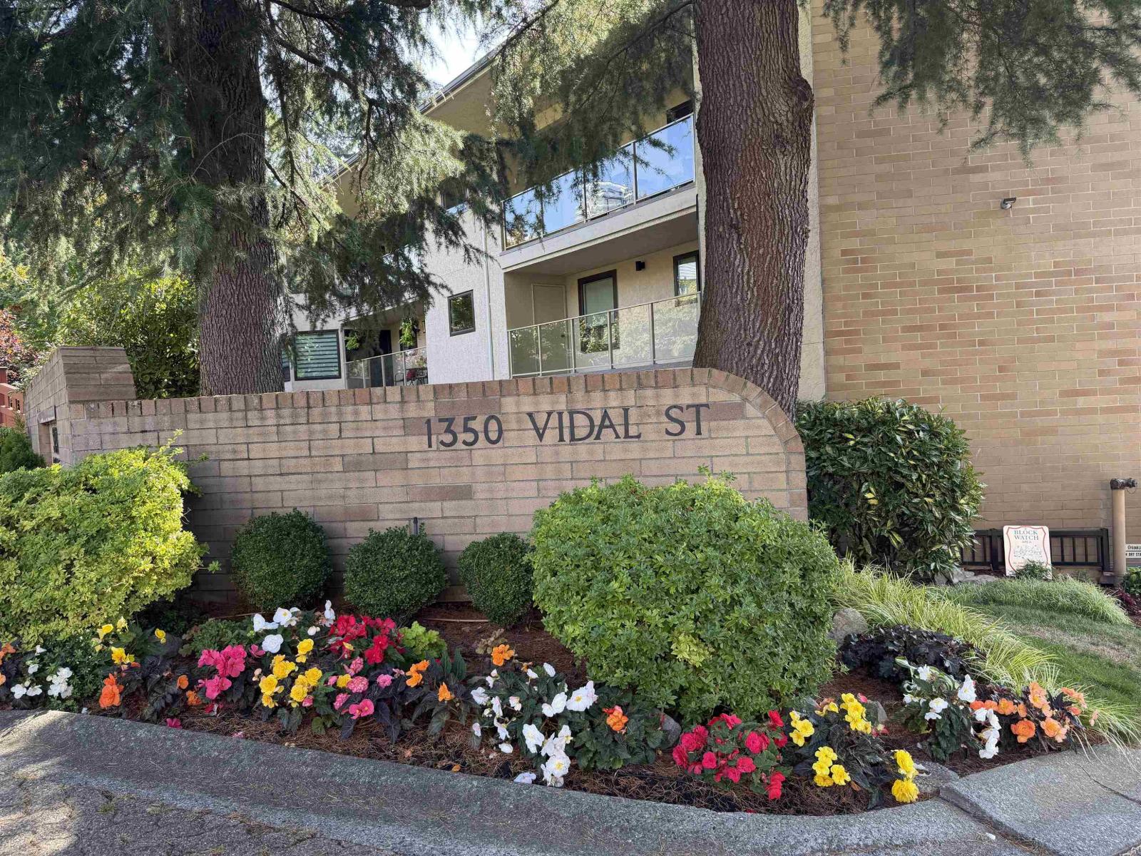 406 1350 Vidal Street, White Rock, British Columbia  V4B 5G6 - Photo 2 - R3165155