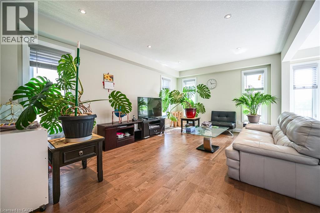 318 Chokecherry Crescent, Waterloo, Ontario  N2V 0H1 - Photo 3 - 40863628