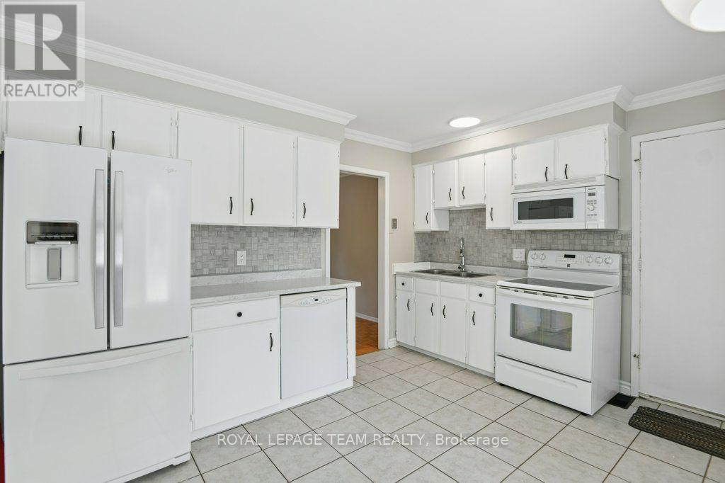 11 Elvaston Avenue, Ottawa, Ontario  K2G 3T2 - Photo 12 - X13788672