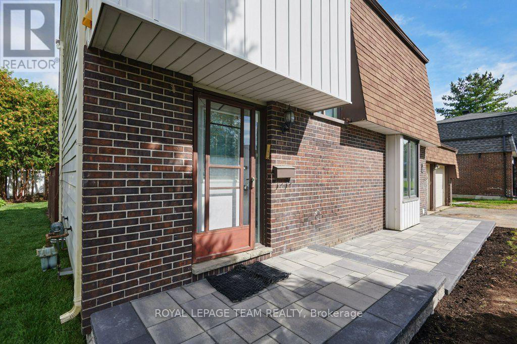 11 Elvaston Avenue, Ottawa, Ontario  K2G 3T2 - Photo 3 - X13788672