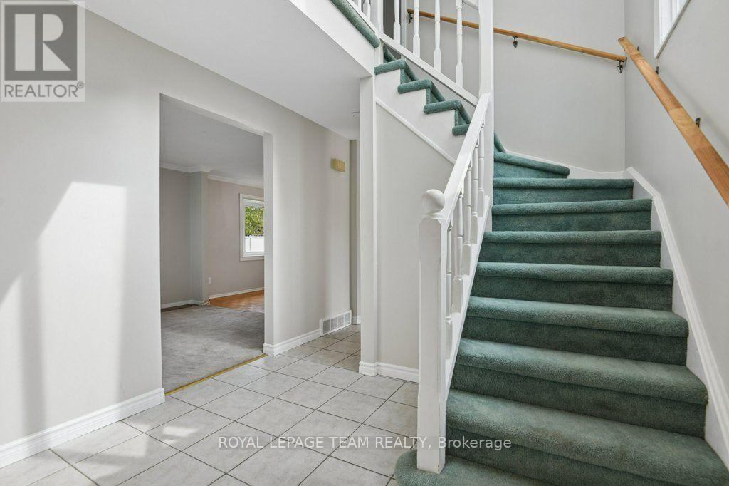 11 Elvaston Avenue, Ottawa, Ontario  K2G 3T2 - Photo 5 - X13788672