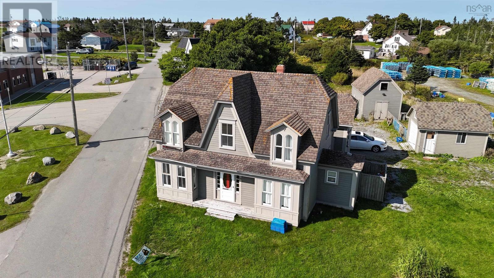 24 School Street, Clark's Harbour, Nova Scotia  B0W 1P0 - Photo 2 - 202616766