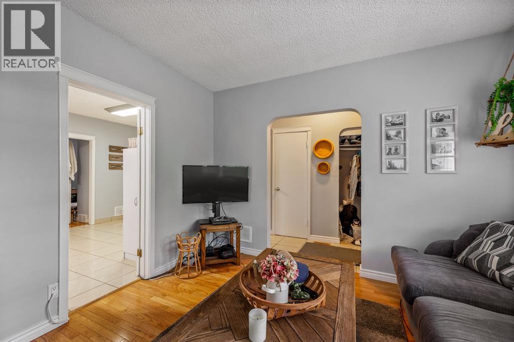1826 34 Avenue Sw, Calgary, Alberta  T2T 2B8 - Photo 13 - A2344346