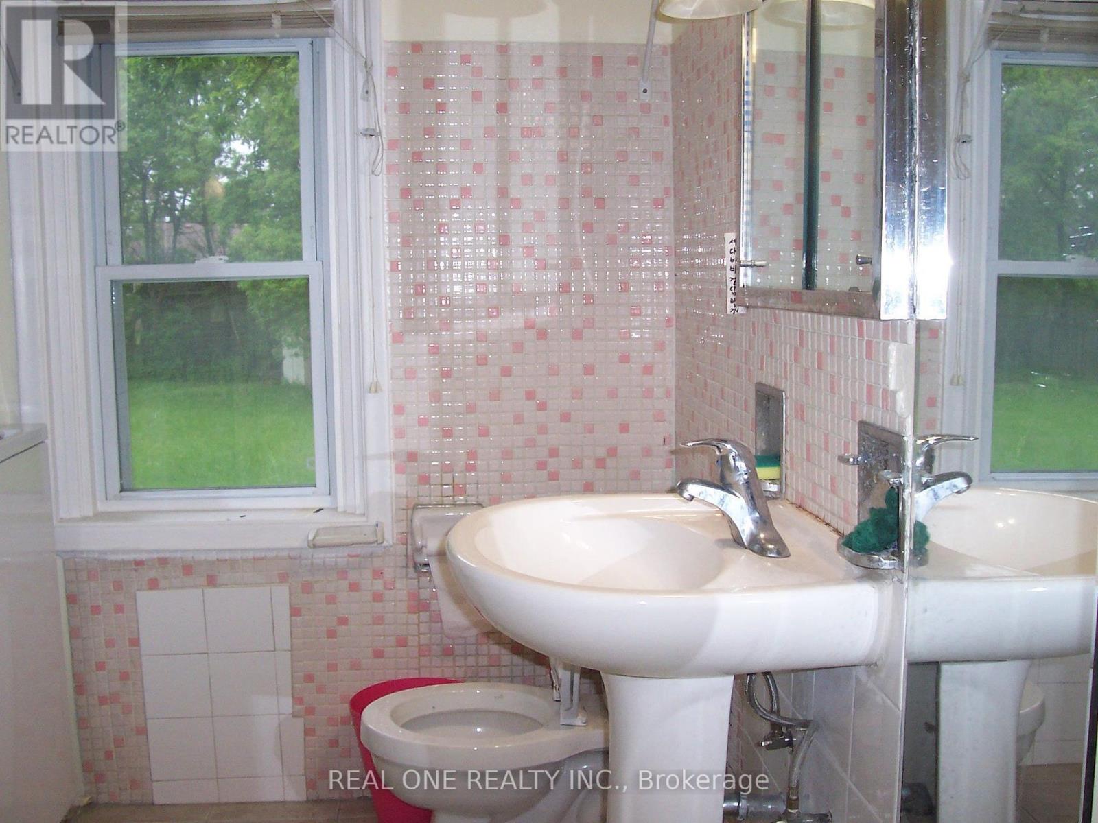116 Pemberton Avenue, Toronto, Ontario  M2M 1Y5 - Photo 13 - C13782008