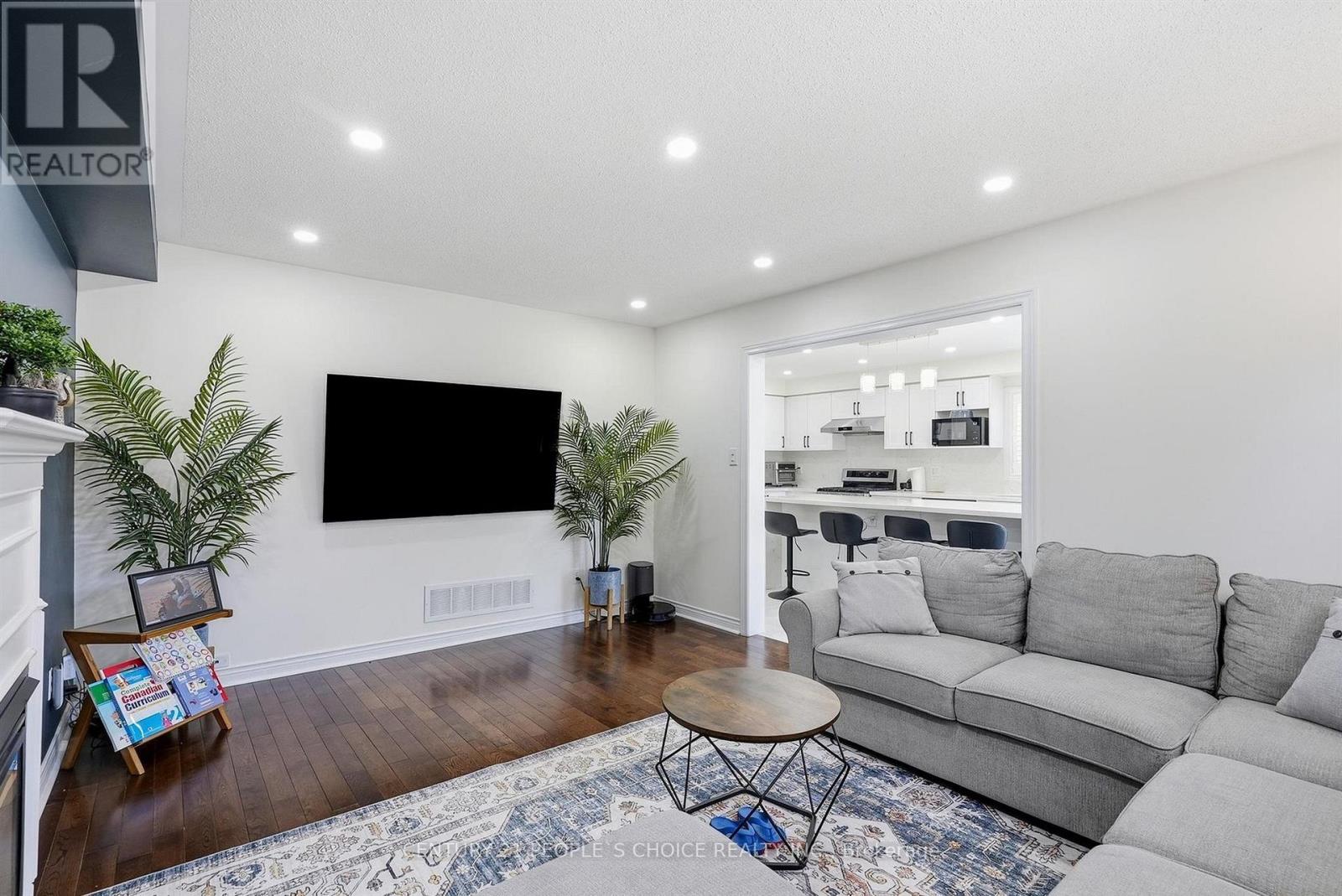17 Chatterson Street, Whitby, Ontario  L1R 0B1 - Photo 8 - E13788736